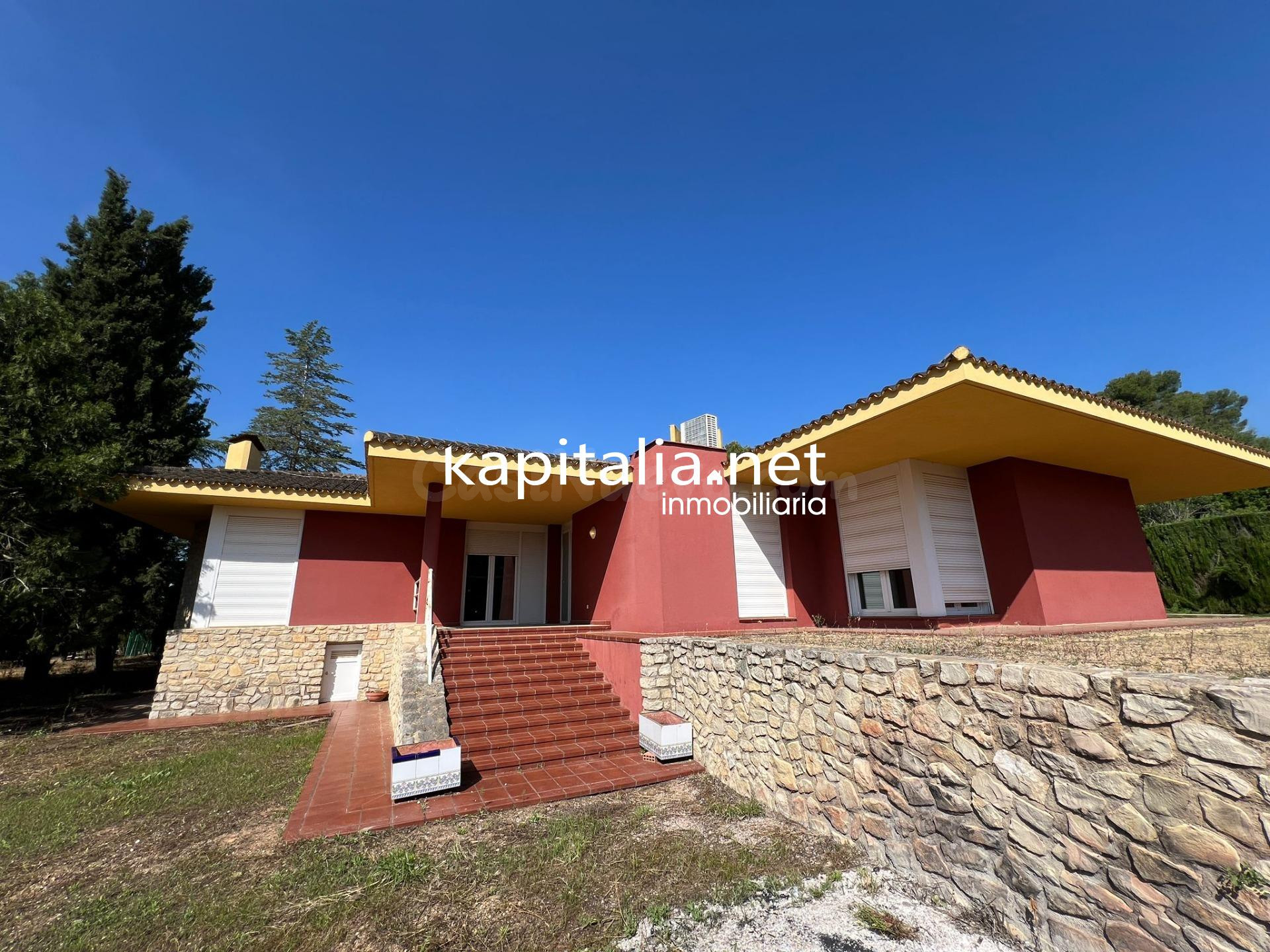 Fantástico chalet a la venta en Ontinyent , zona la Solana .