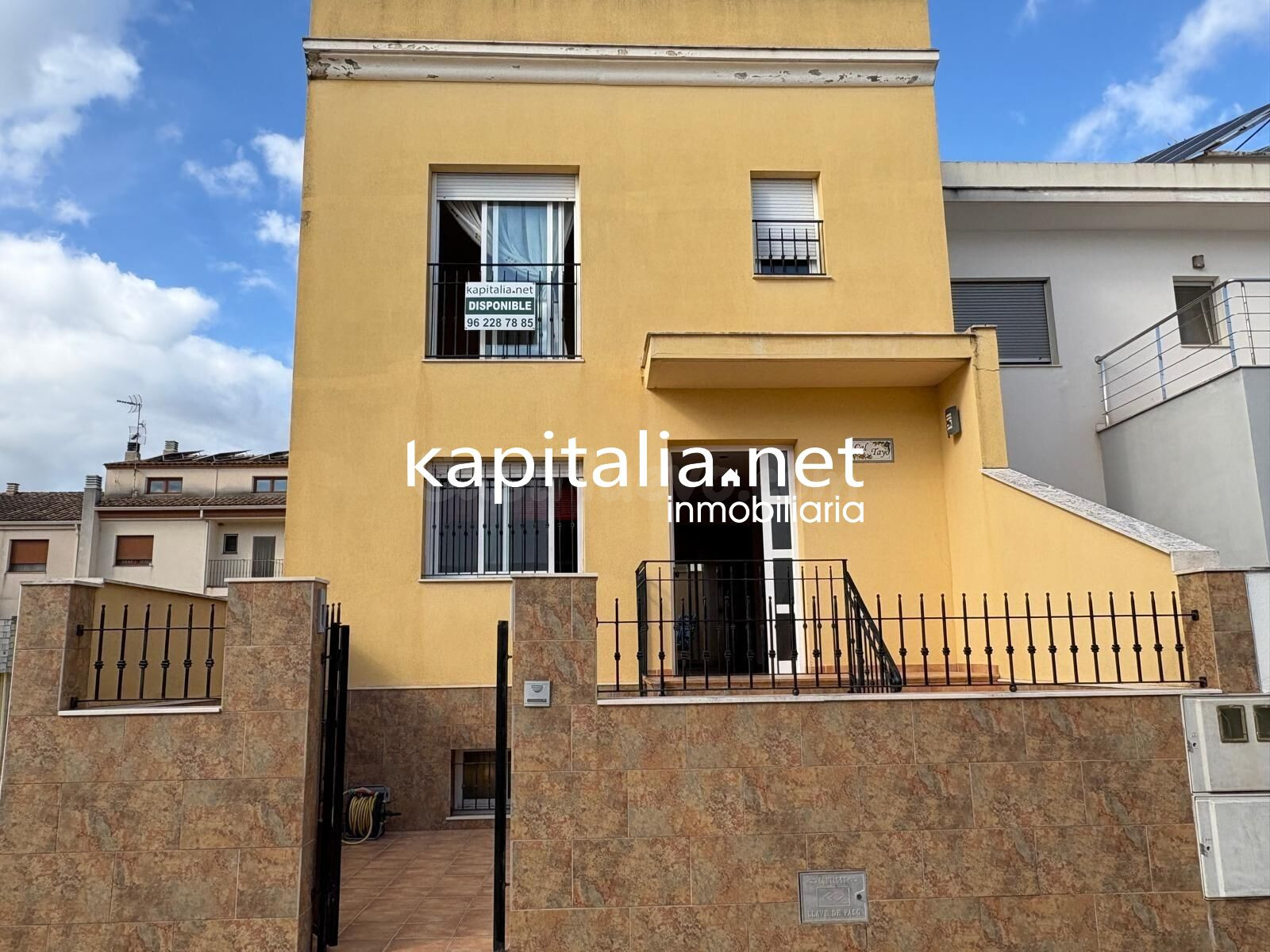 EXCLUSIVO ADOSADO A LA VENTA LISTO PARA ENTRAR A VIVIR EN ANNA
