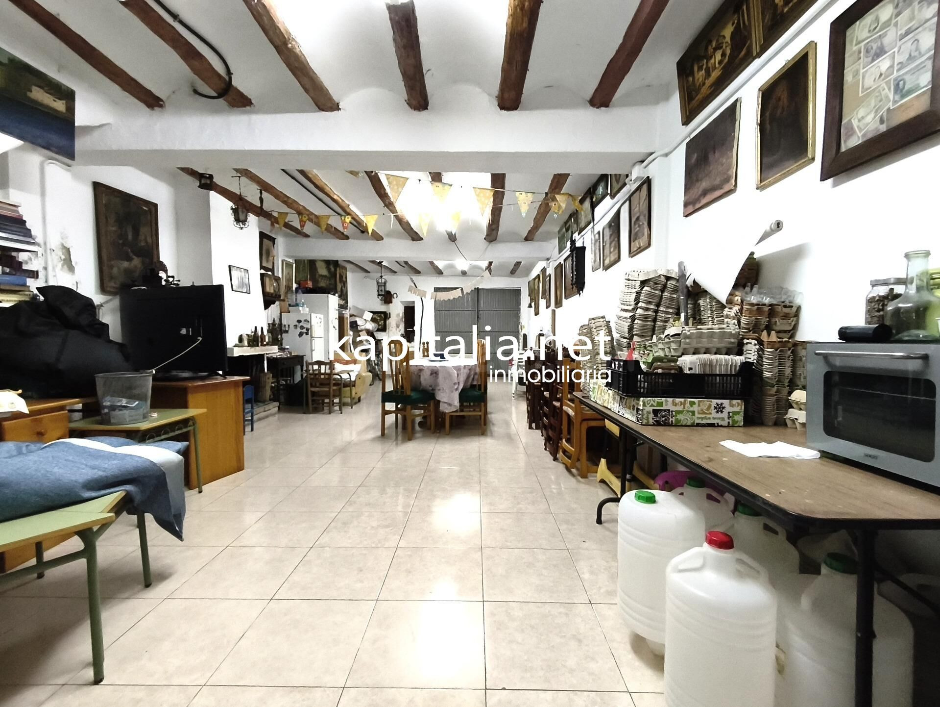 CASA A LA VENTA PARA REFORMAR CON BUENA UBICACIÓN.