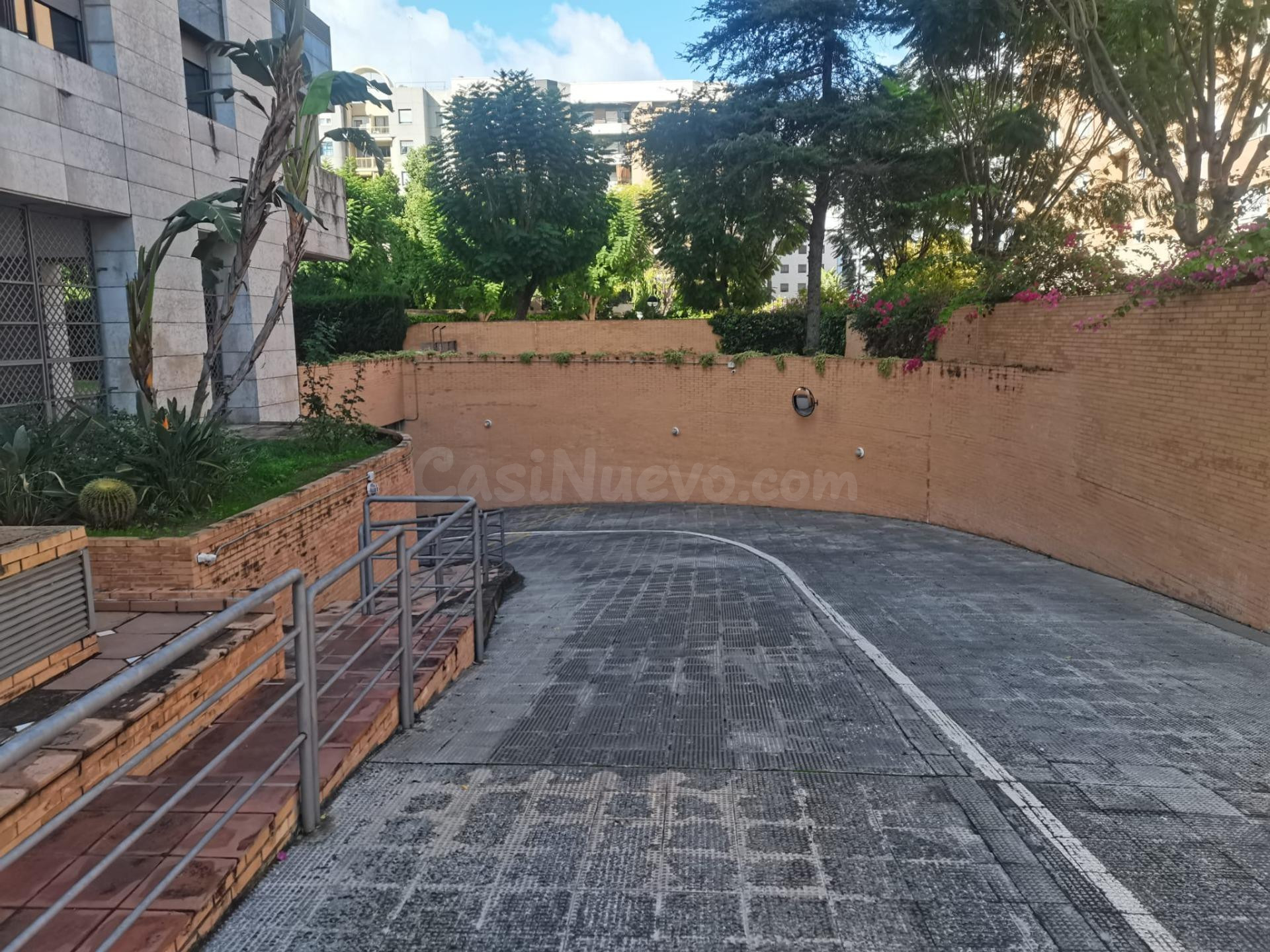 JUNTO A LA estación DE SAN BERNARDO- VIAPOL- HUERTA DE LA SALUD