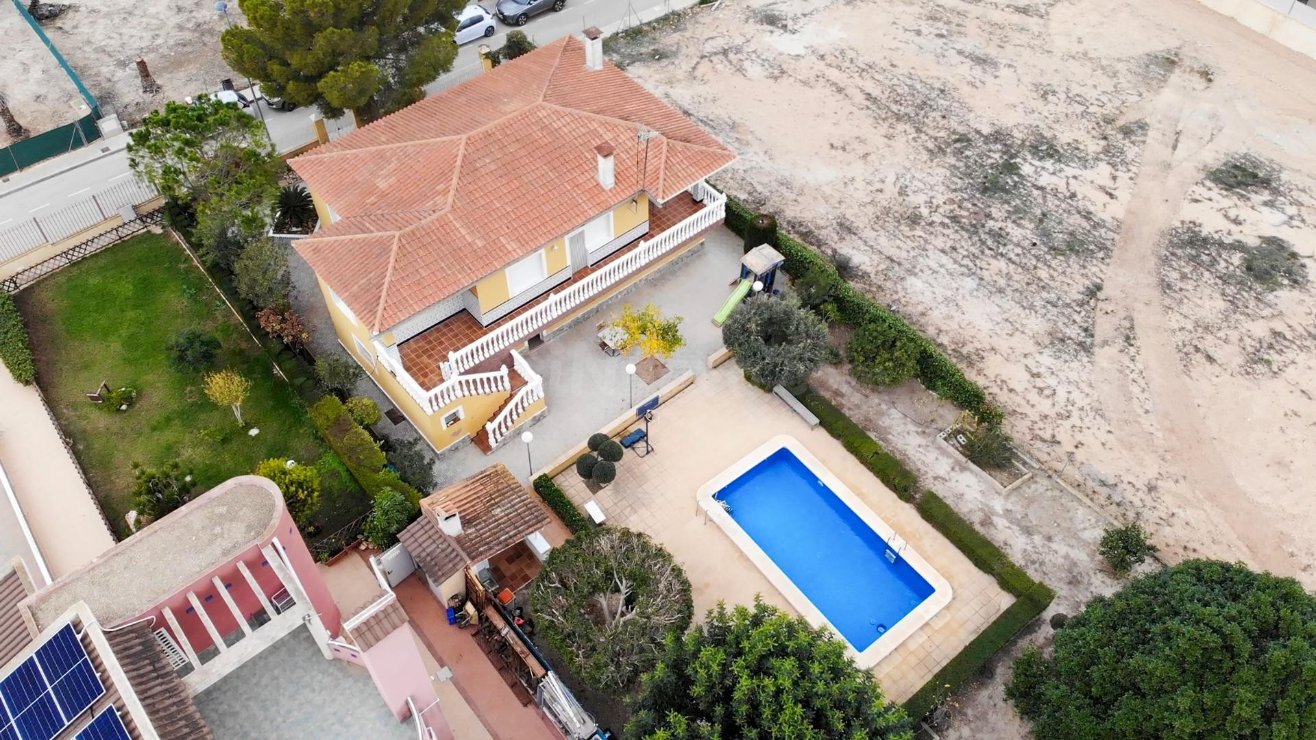 ESPECTACULAR CHALET EN MONTEPINAR CON PISCINA  JARDÍN Y GARAJE