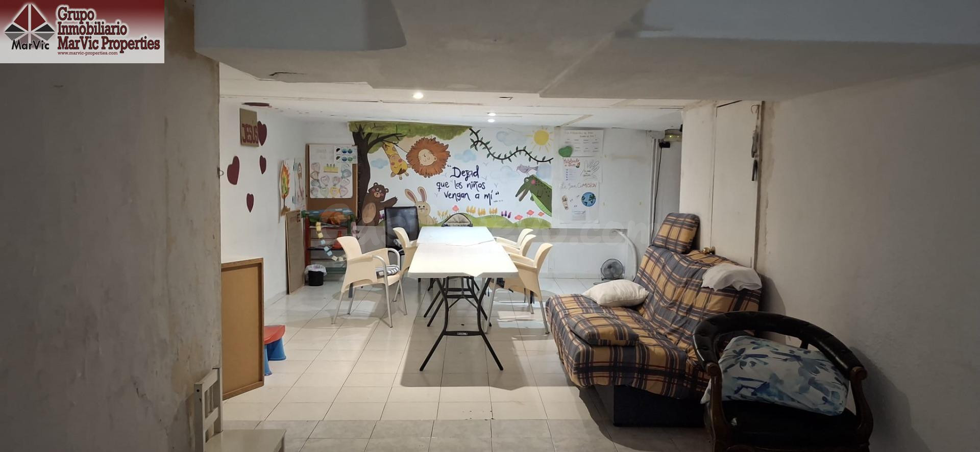 Amplio Local Comercial en Benidorm con Posibilidad de Cambio a Vivienda