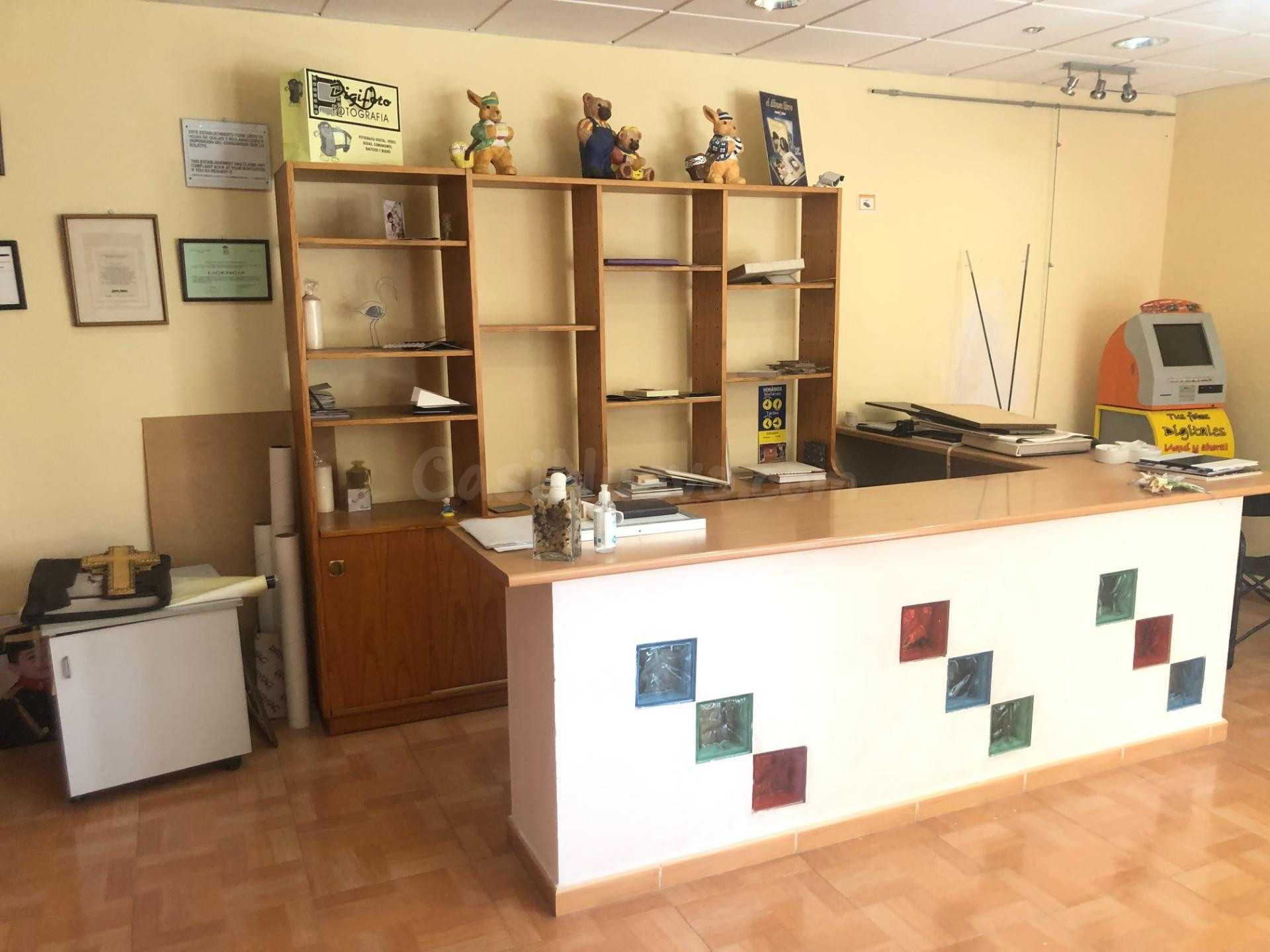 BONITO LOCAL COMERCIAL EN ADRA EN VENTA