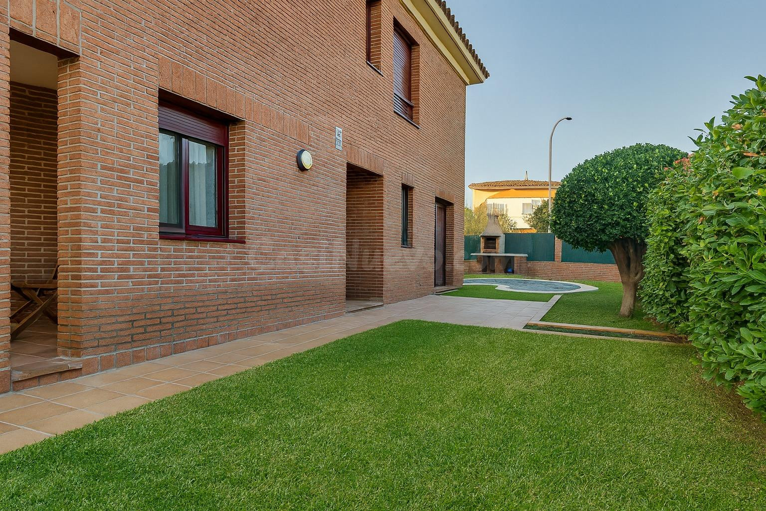 Casa adosada con piscina particular y comunitaria en Lliçà de Vall