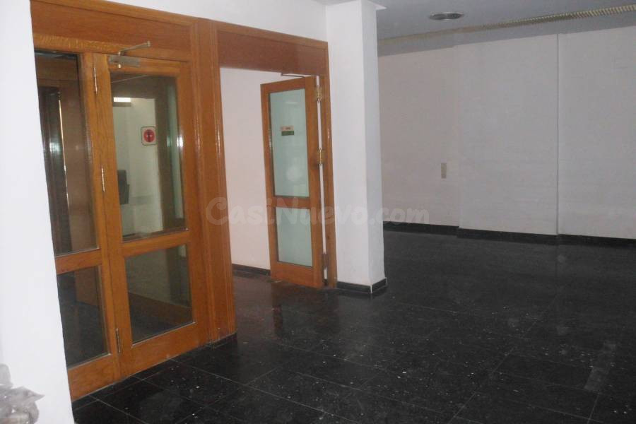 Local comercial en C/ Artal de Foces - Ontinyent