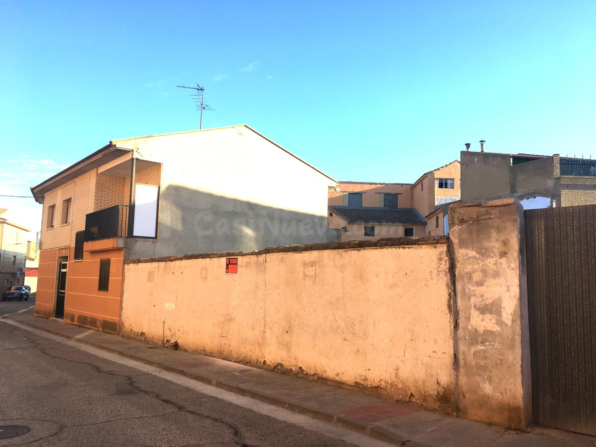 Solar urbano en el centro de Pedrola – 241 m2 con doble acceso