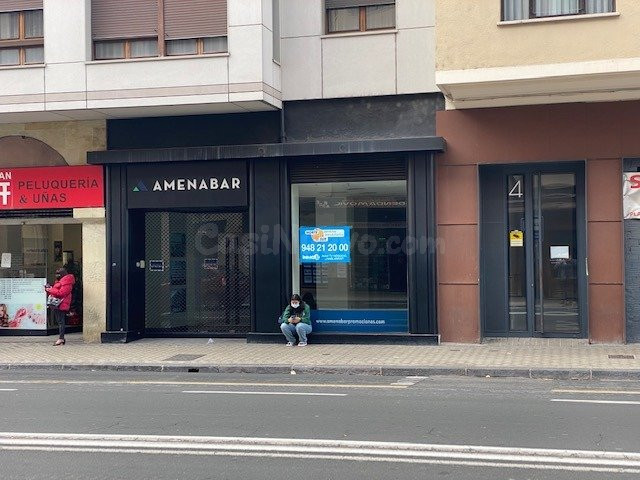 Se alquila local en Avda. Zaragoza, junto a Plaza Príncipe de Viana