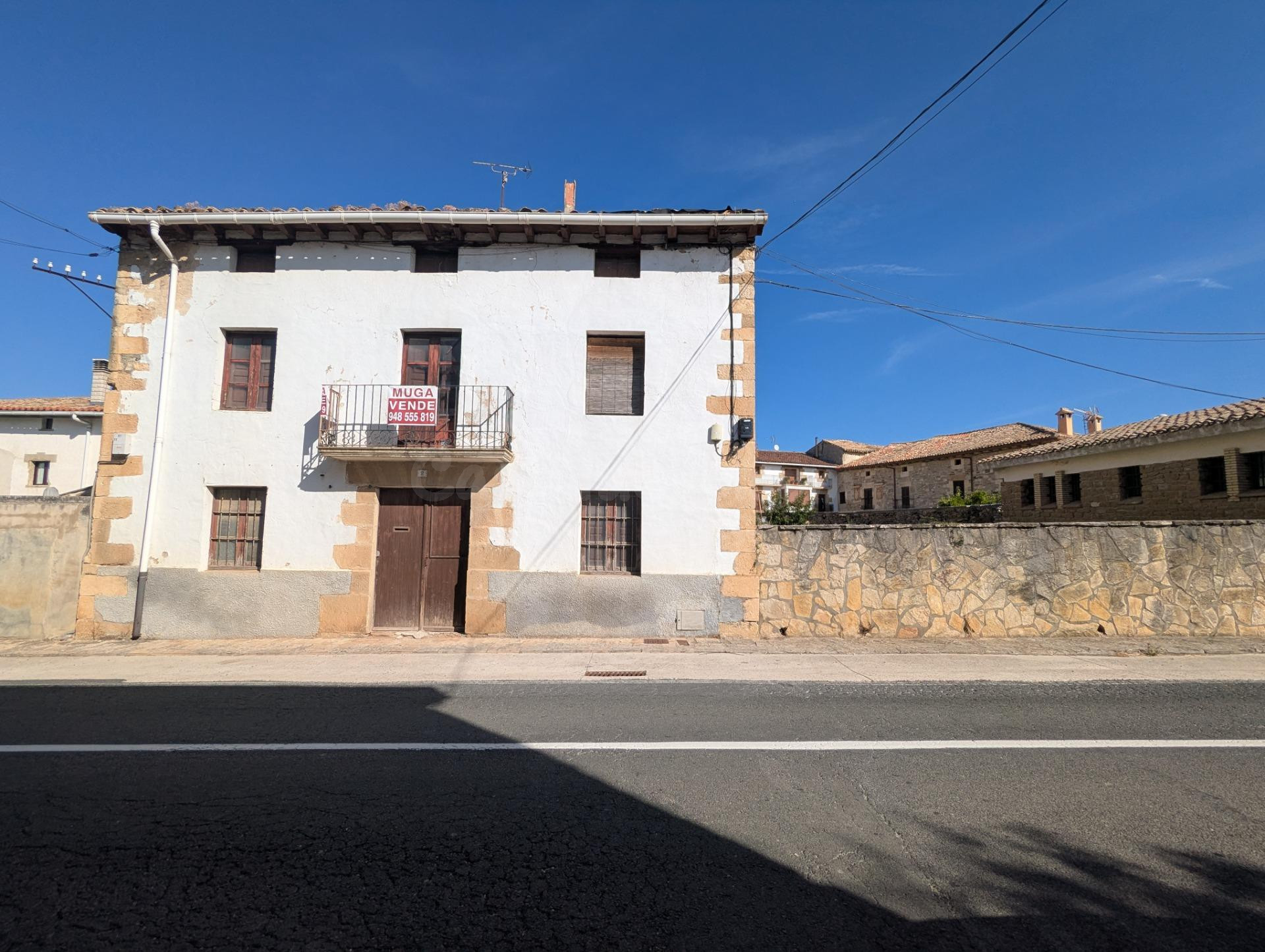 Casa con terreno para reformar en Arizala