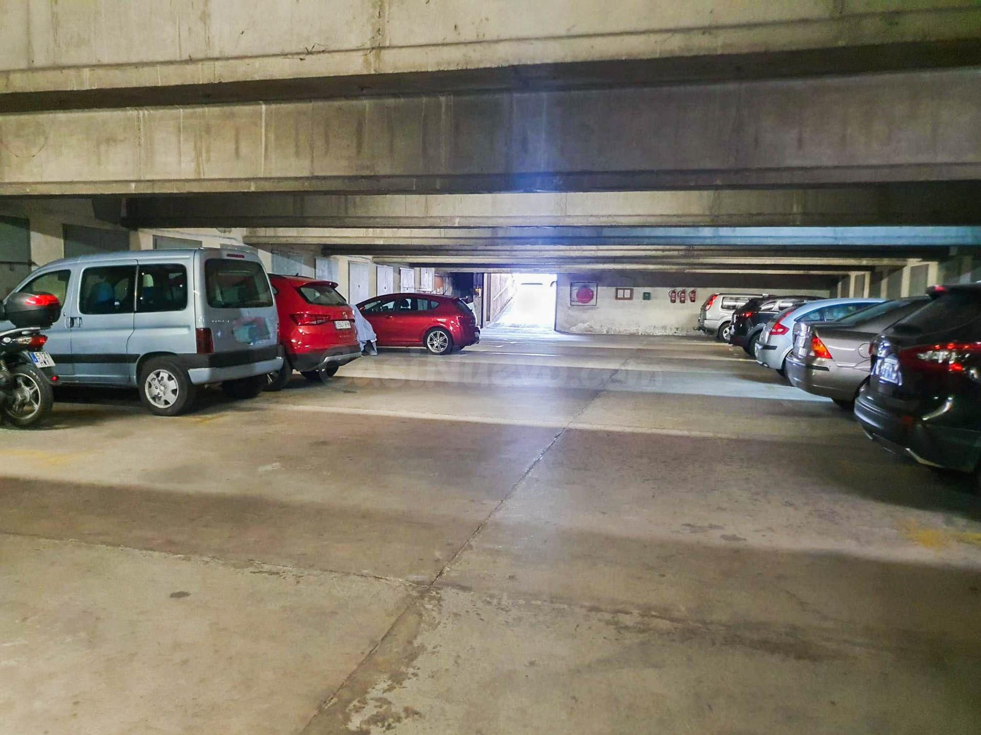 Plaza de parking y trastero a la venta, en El Pla de Martorell