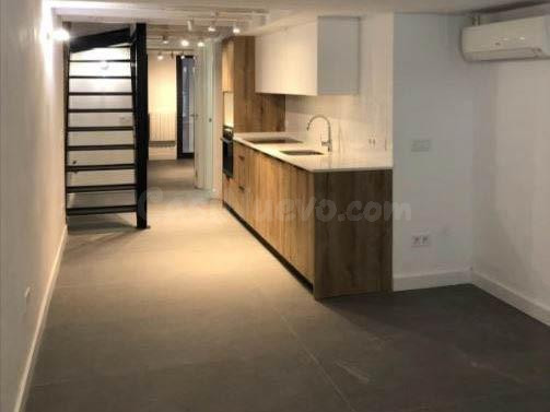 Planta baja a la venta ideal para inversores en El Raval, Barcelona
