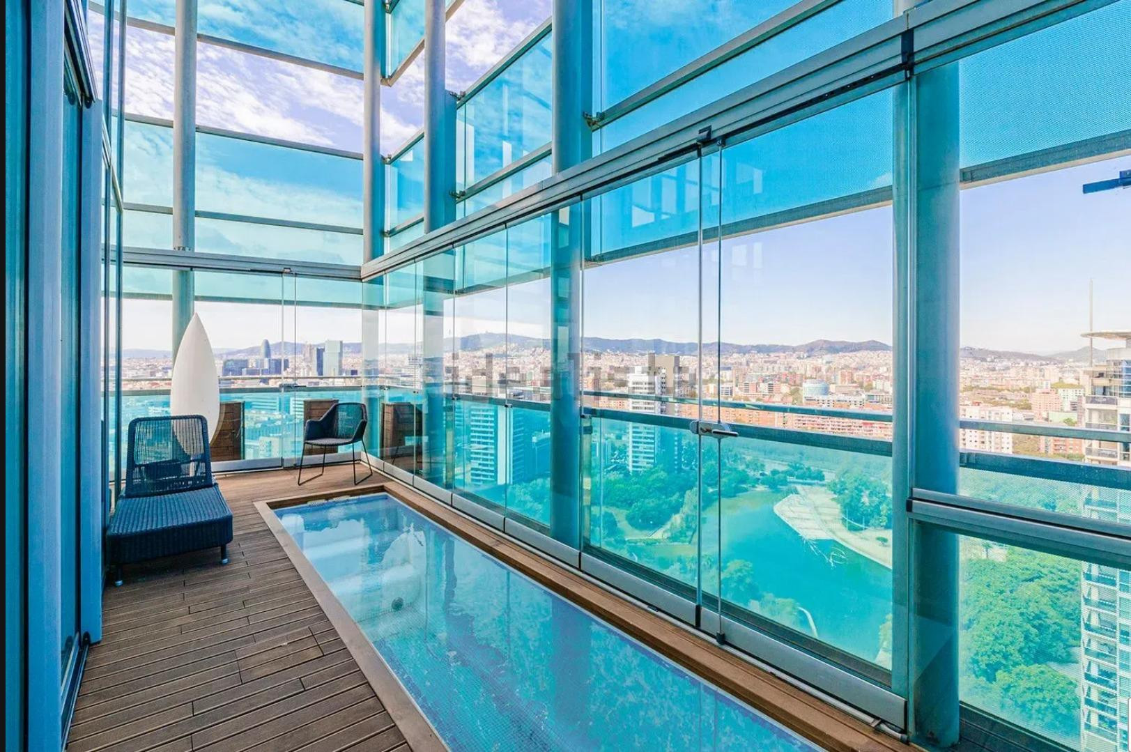 ÁTICO DÚPLEX DE LUJO CON PISCINA PRIVADA Y VISTAS PANORÁMICAS EN DIAGONAL MAR