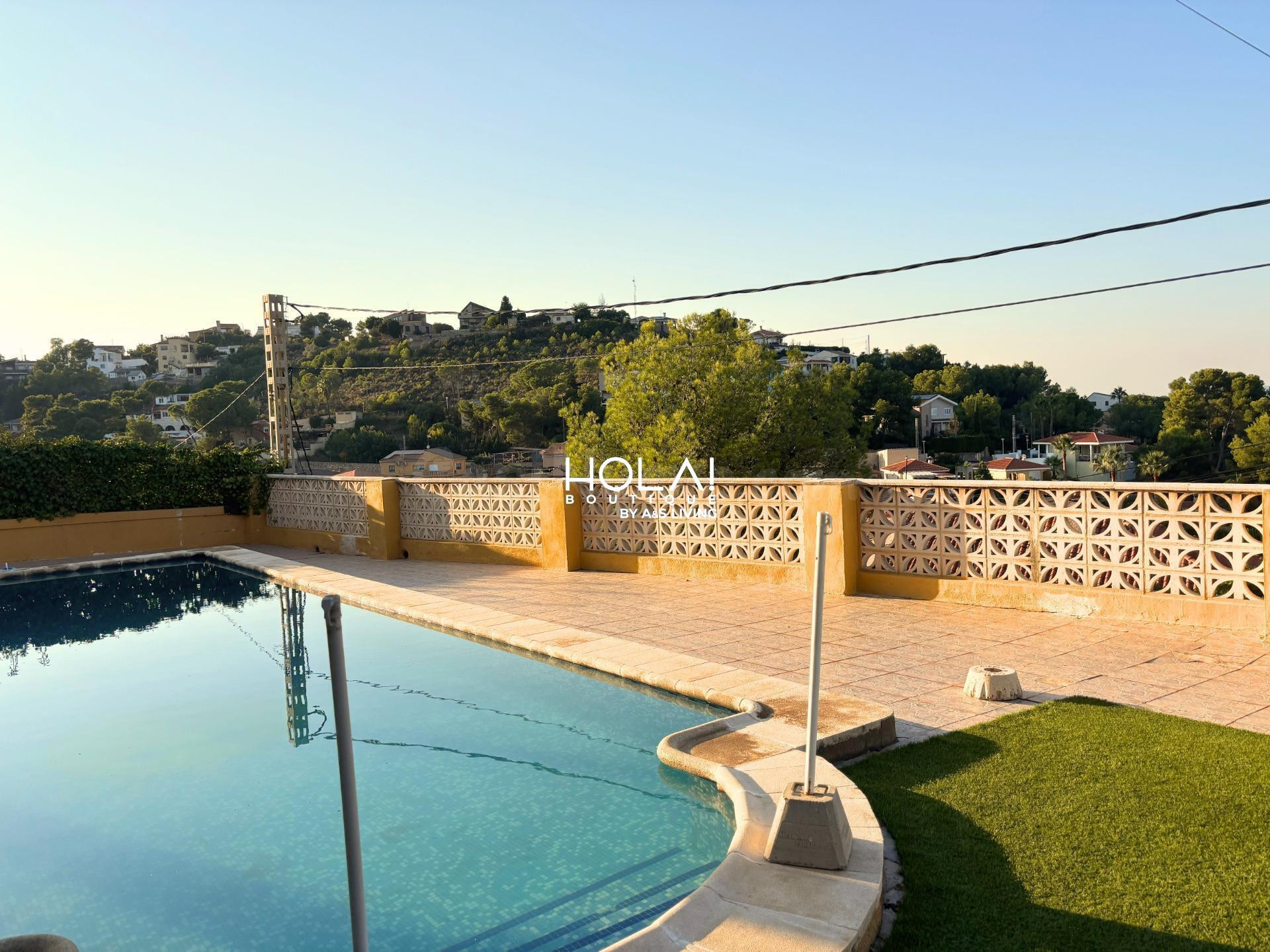 Chalet independiente con vistas panorámicas, privacidad y piscina privada en Sierra Perenchiza – Cumbres de Calicanto