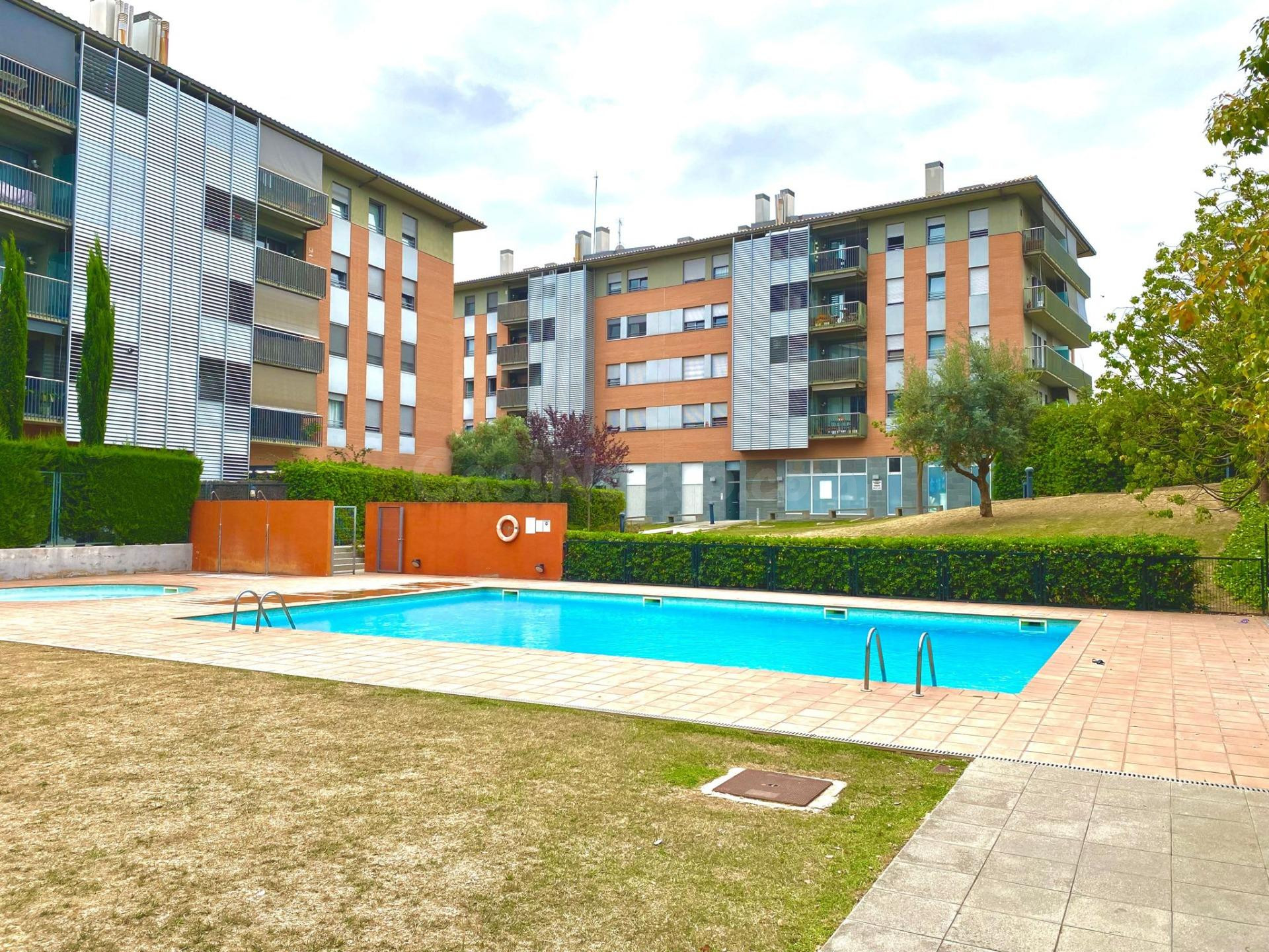 Piso en Venta Exterior con Piscina Comunitaria e Inquilino