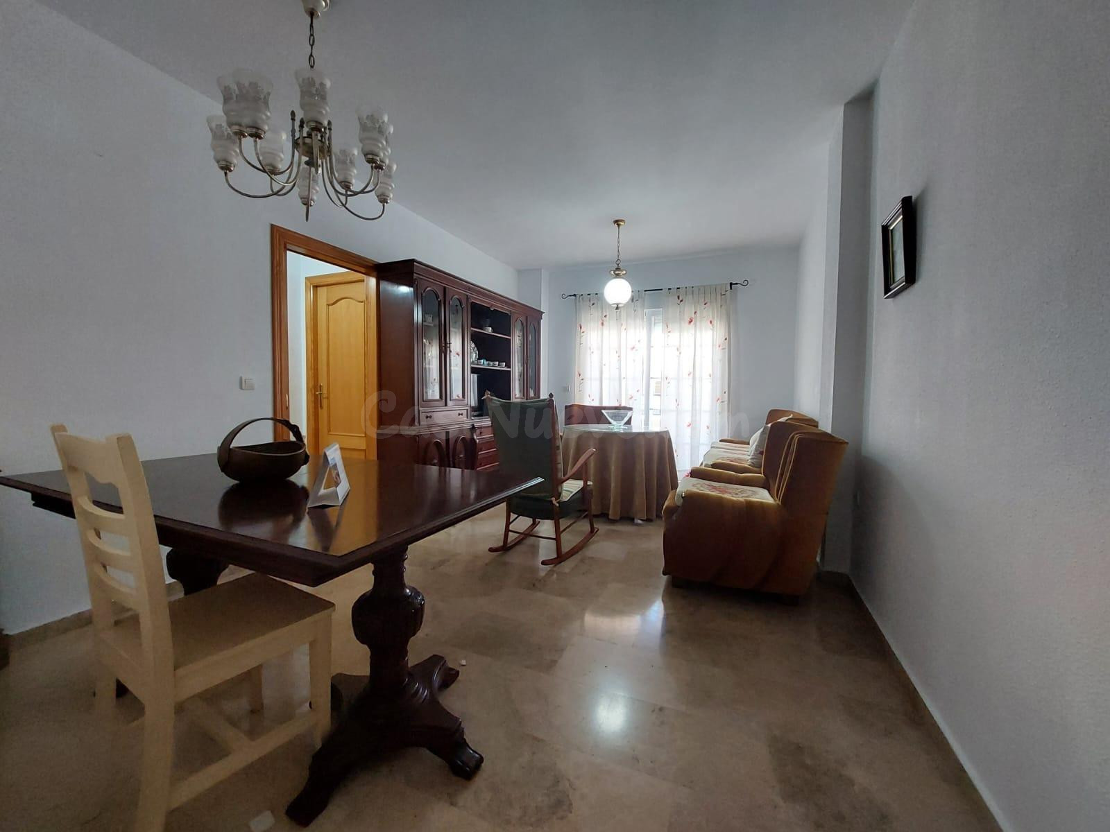 Amplio Piso en Venta en el Corazón de Salobreña