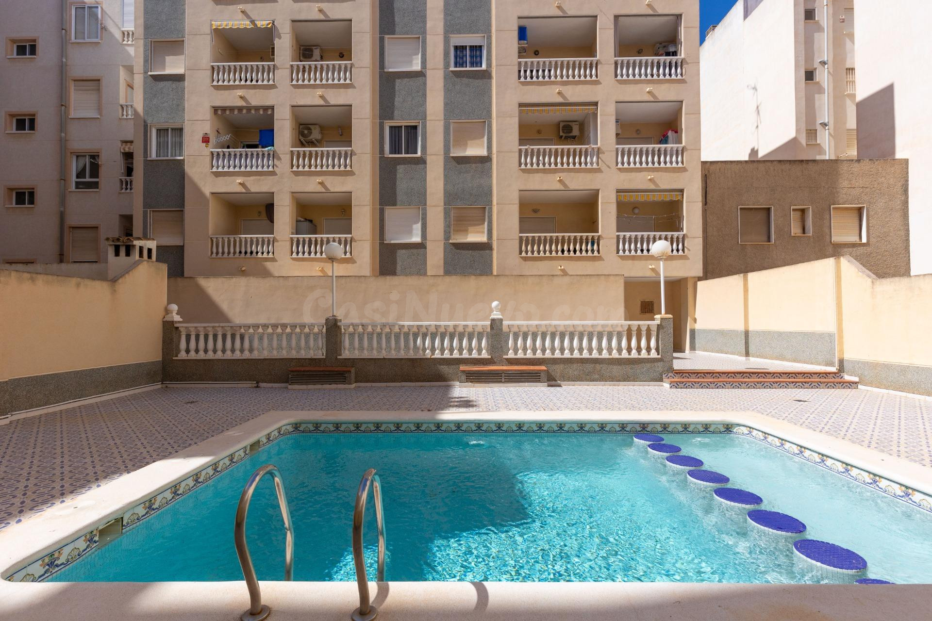 Acogedor piso en planta baja con piscina comunitaria