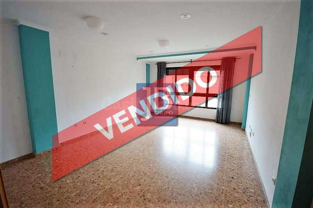 Amplio y luminoso piso de 4 dormitorios con trastero y plaza de garaje, en Xàtiva