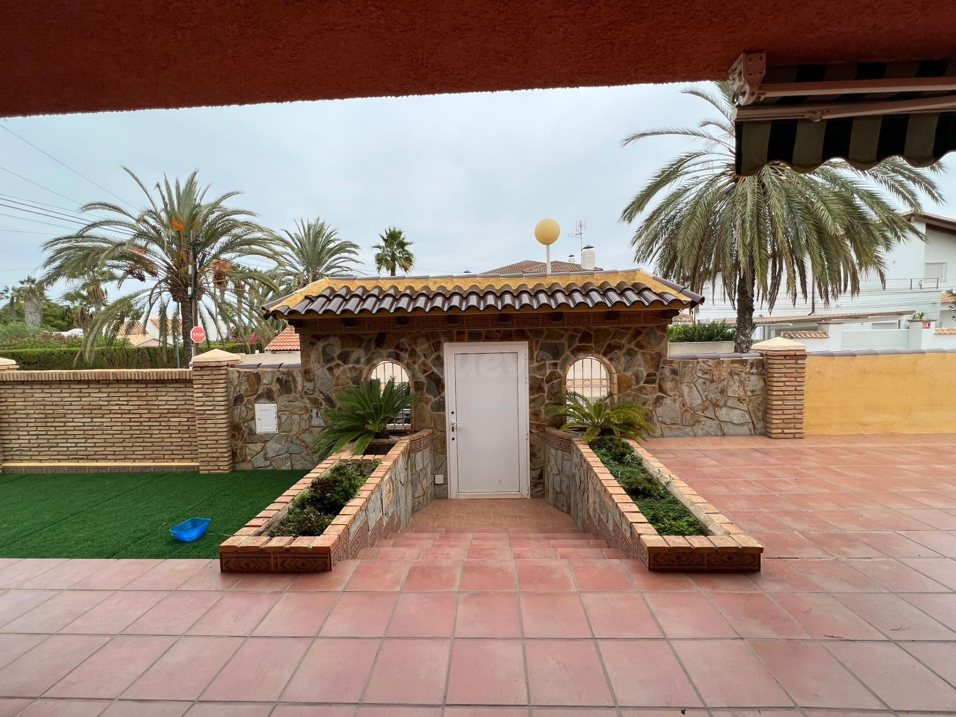 IMPRESIONANTE CHALET DE 5 DORMITORIOS EN CABO ROIG A TAN SOLO 350M DEL MAR!!!! - foto 4