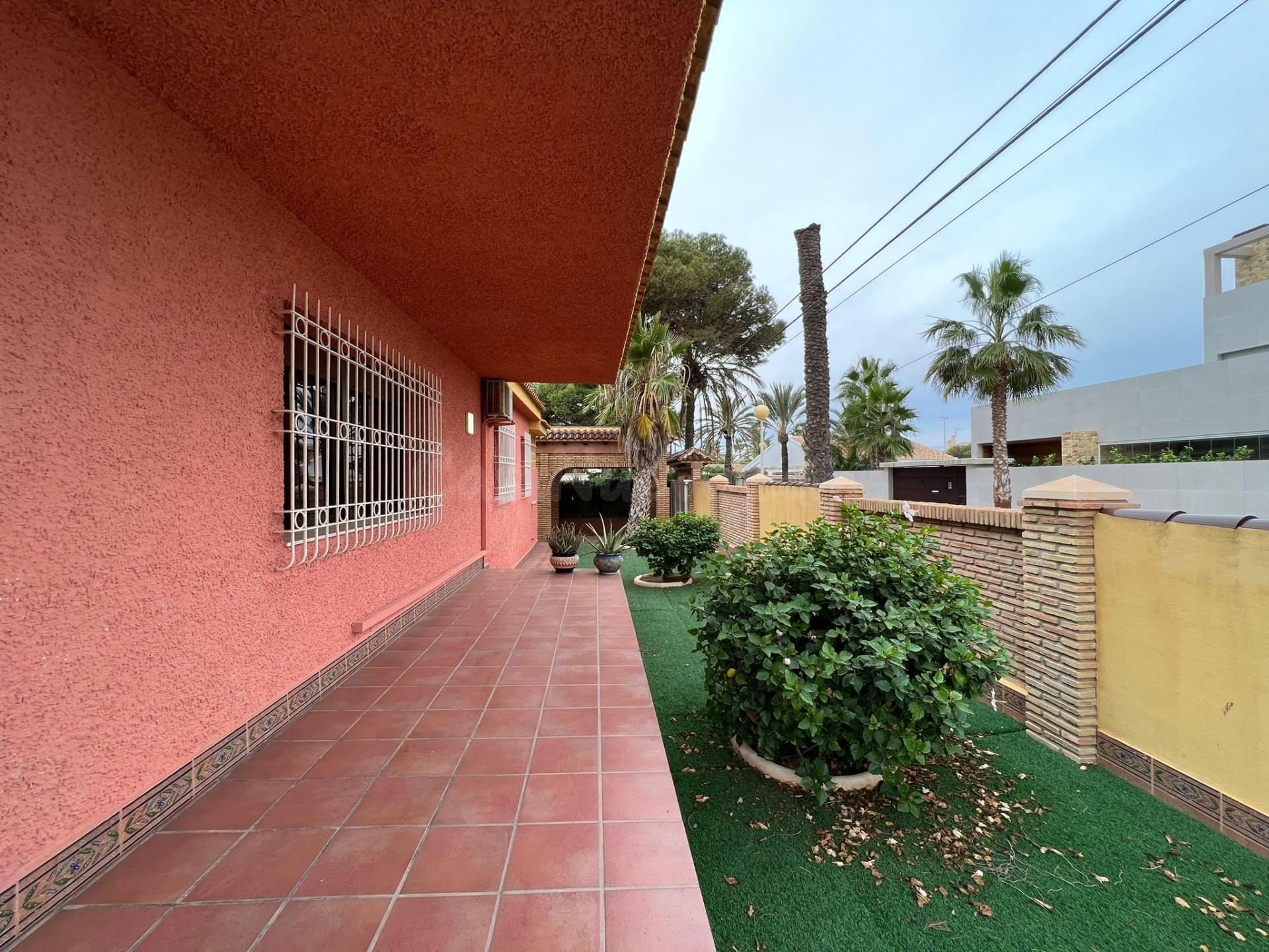 IMPRESIONANTE CHALET DE 5 DORMITORIOS EN CABO ROIG A TAN SOLO 350M DEL MAR!!!! - foto 5