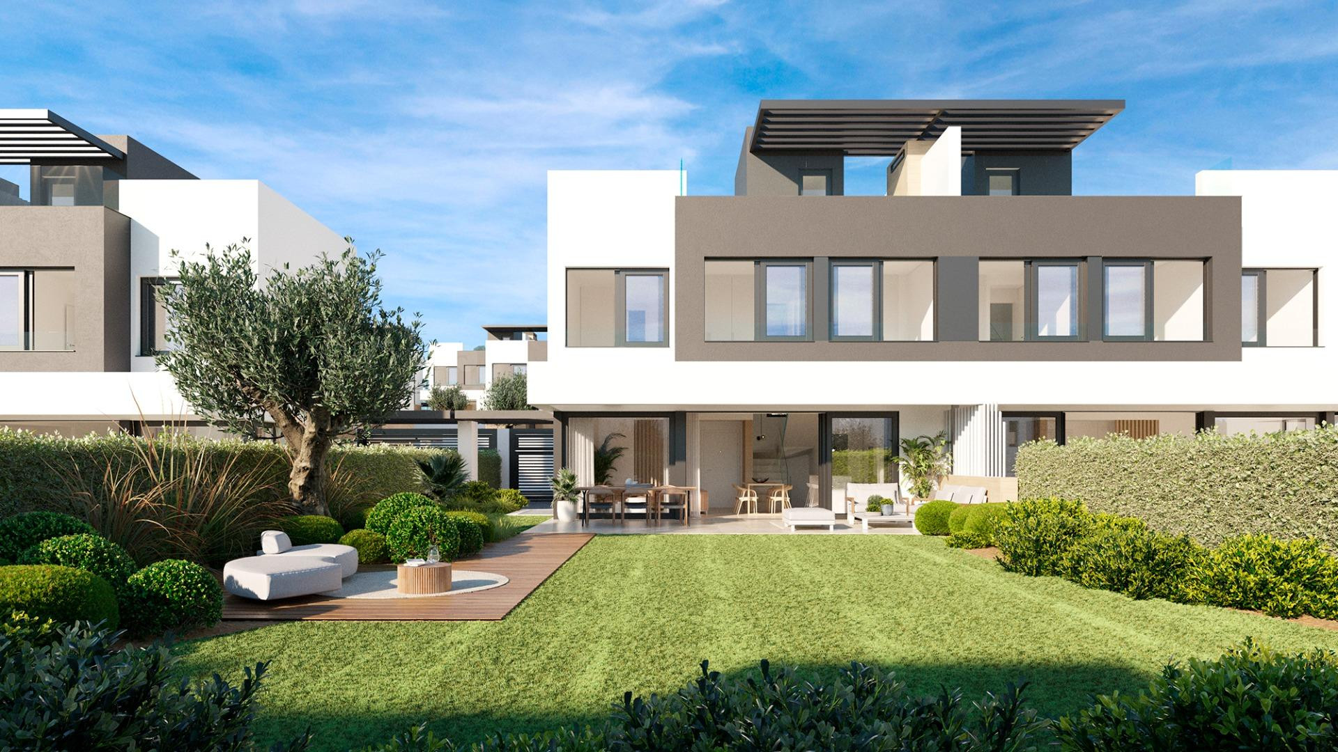 Villa Pareada de 3 dormitorios y 3 baños con jardín, sótano y solarium. Estepona
