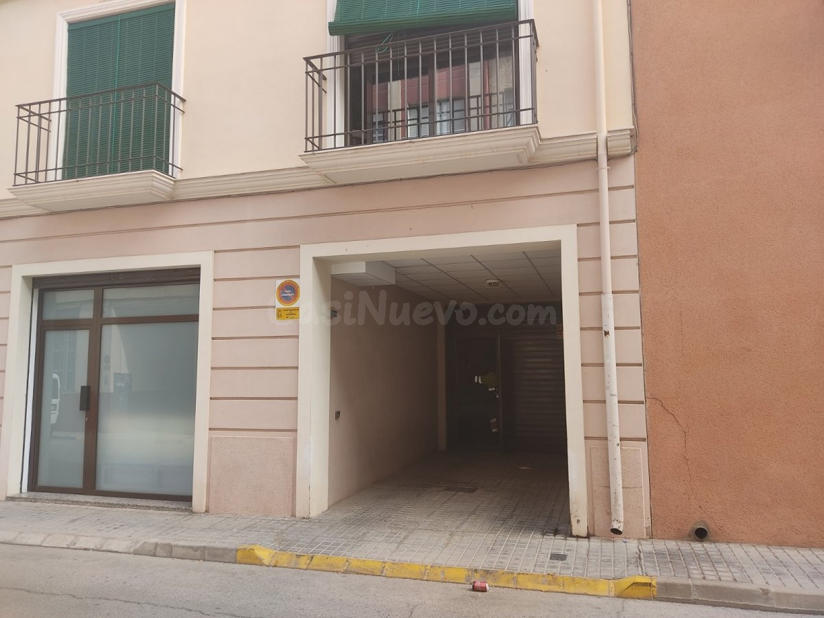 GARAJE CERRADO DE 20 M2 CON LUZ PROPIA