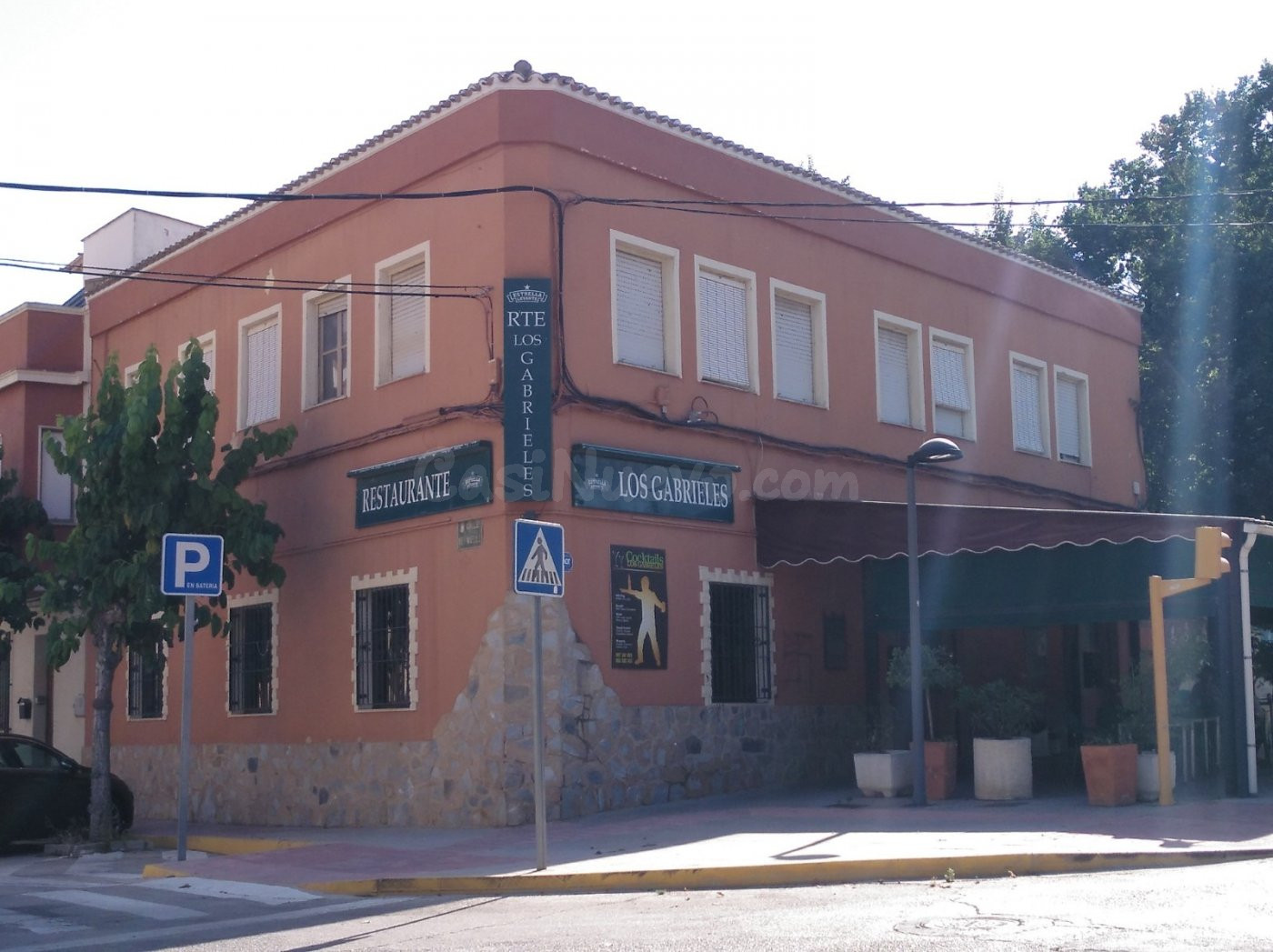 LOCAL EN ESQUINA HABILITADO COMO NEGOCIO DE HOSTELERIA
