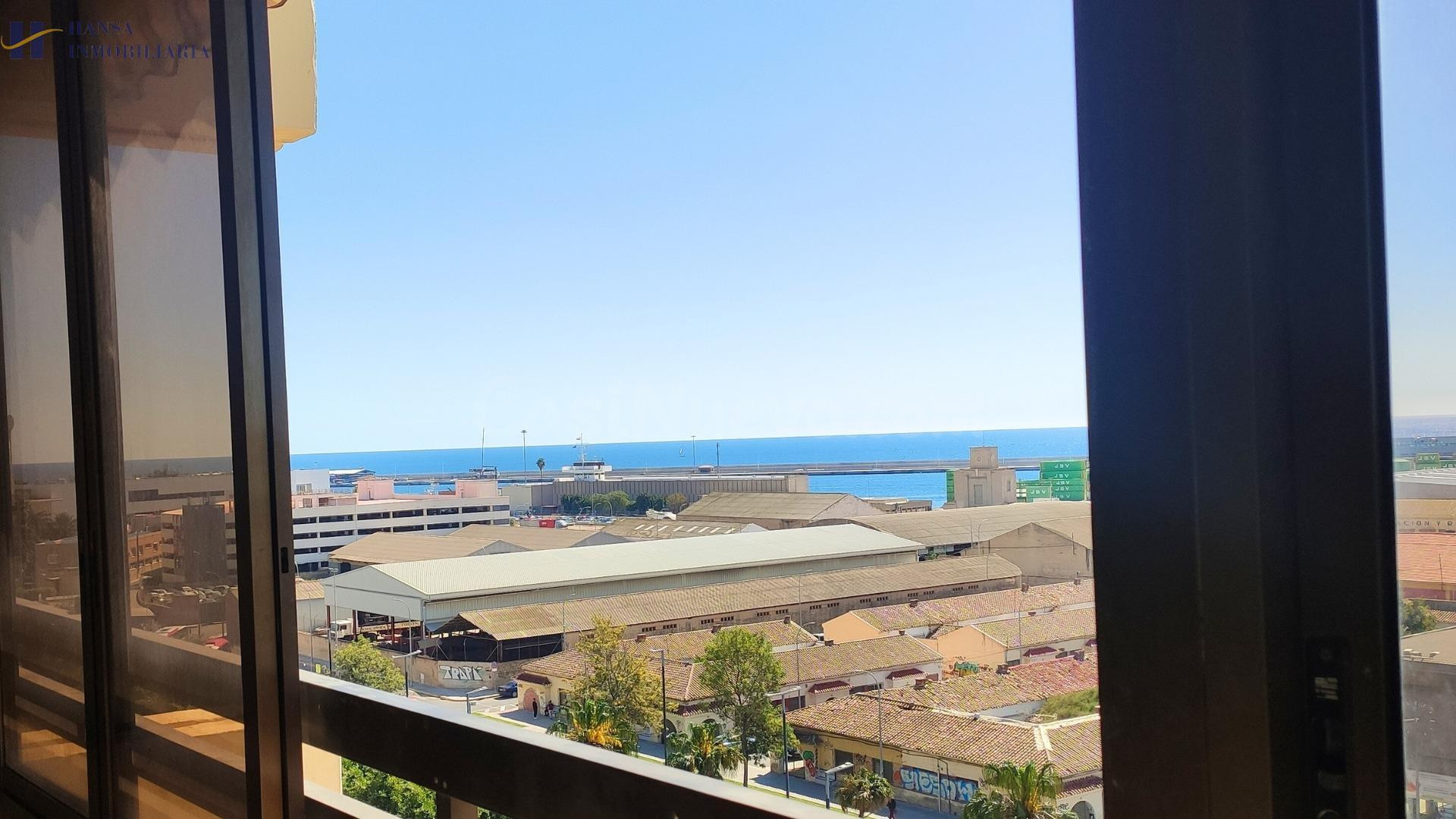 AMPLIO PISO EN VENTA CON VISTAS AL MAR Y UBICACIÓN PRIVILEGIADA EN ALICANTE