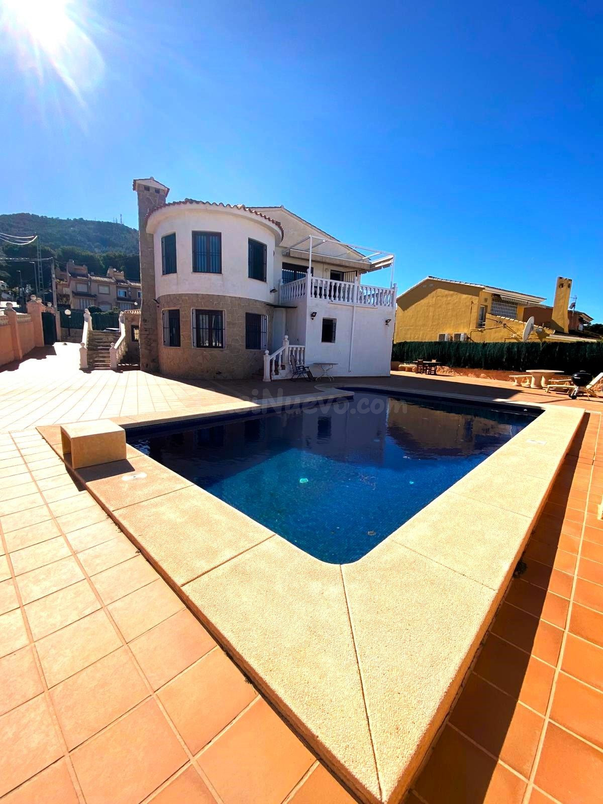 SE VENDE VILLA EN ALBIR DIVIDIDA EN DOS VIVIENDAS INDEPENDIENTES CON PISCINA PROPIA!