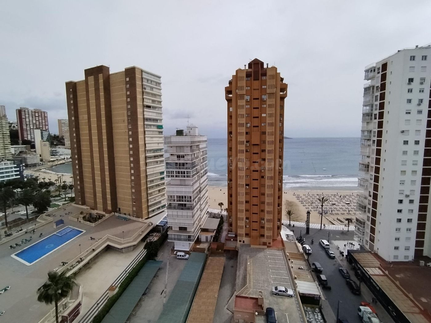 Gran Atico con vistas panoramicas al mar y Benidorm a unos pasos de playa Levante.