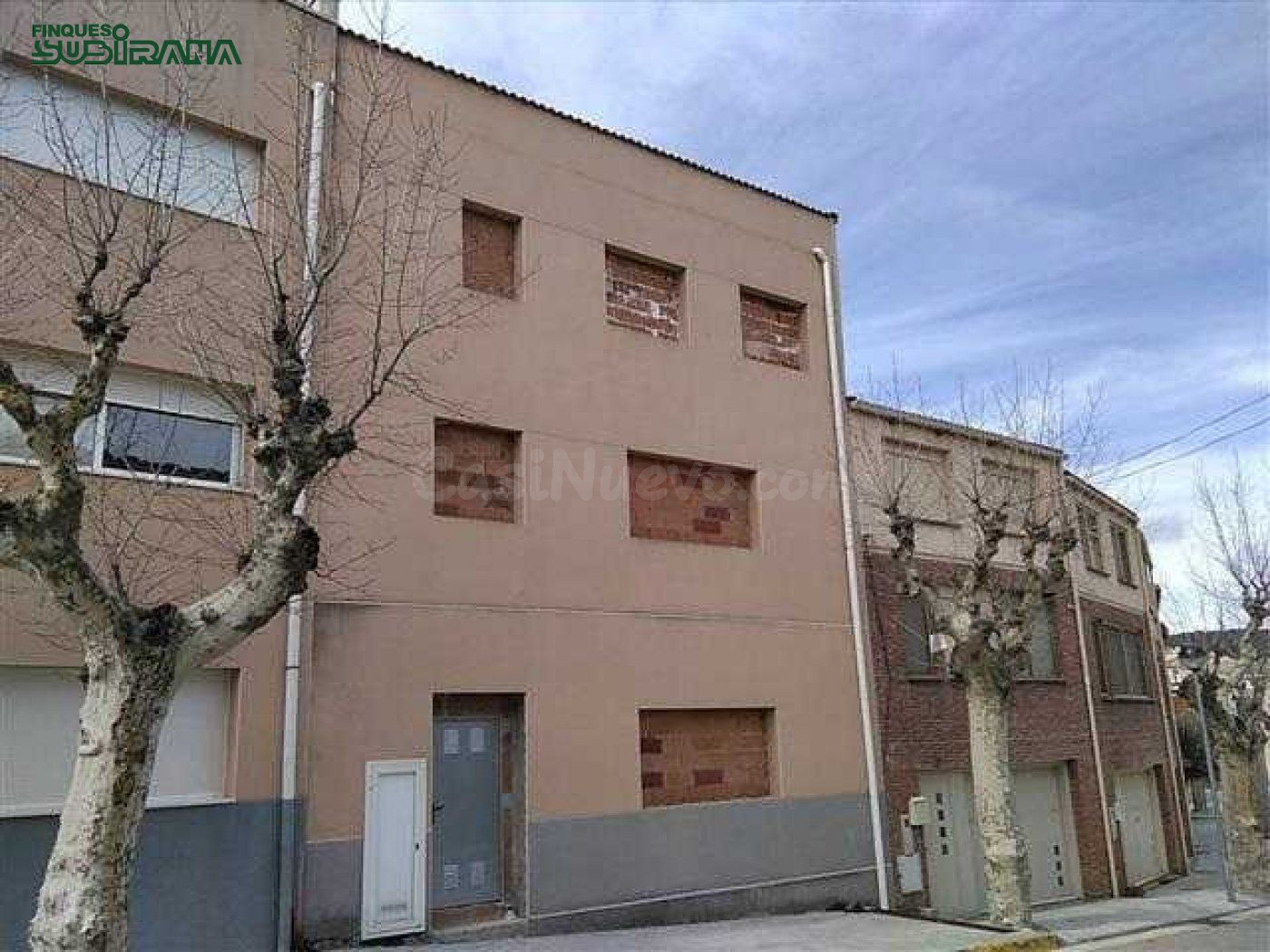 EDIFICI en CONSTRUCCIÓ a la població de LA LLACUNA
