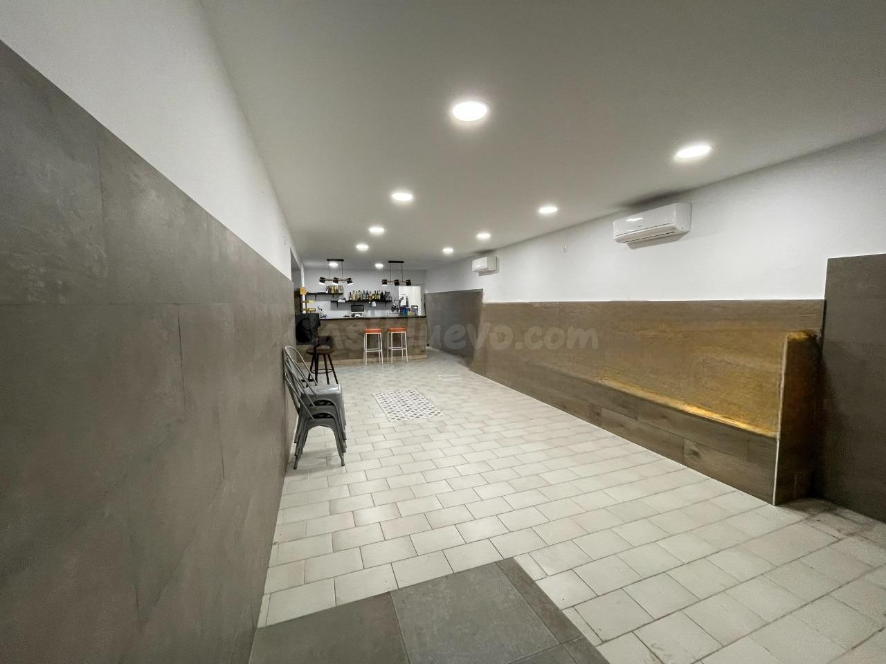 LOCAL COMERCIAL ADAPTAT COM A BAR-CAFERIA-RESTAURANT AL CENTRE DE SANTA COLOMA DE QUERALT.