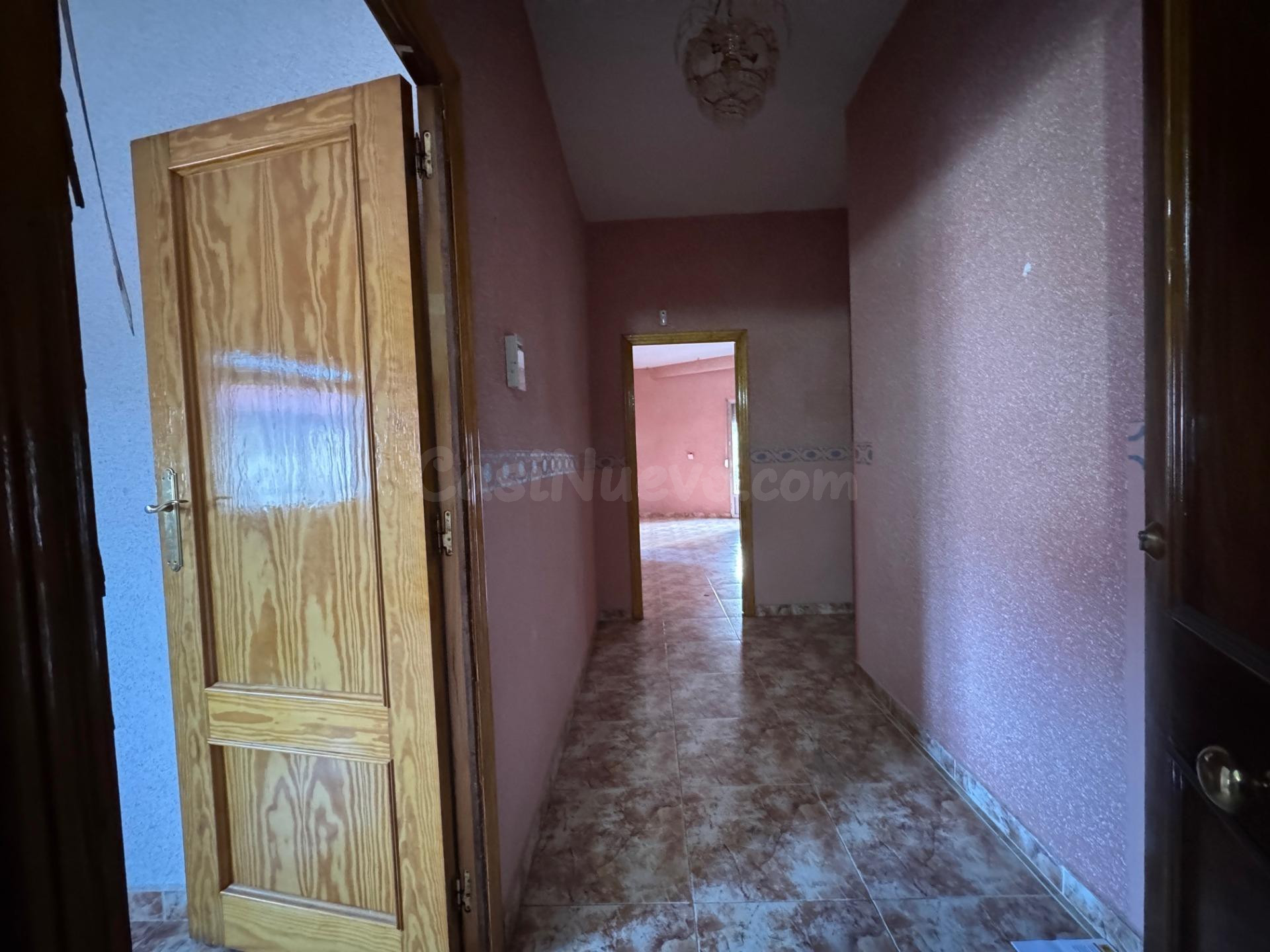 CASABANCO VENDE  PISO DE TRES DORMITORIOS EN HERRERA DEL DUQ - foto 2