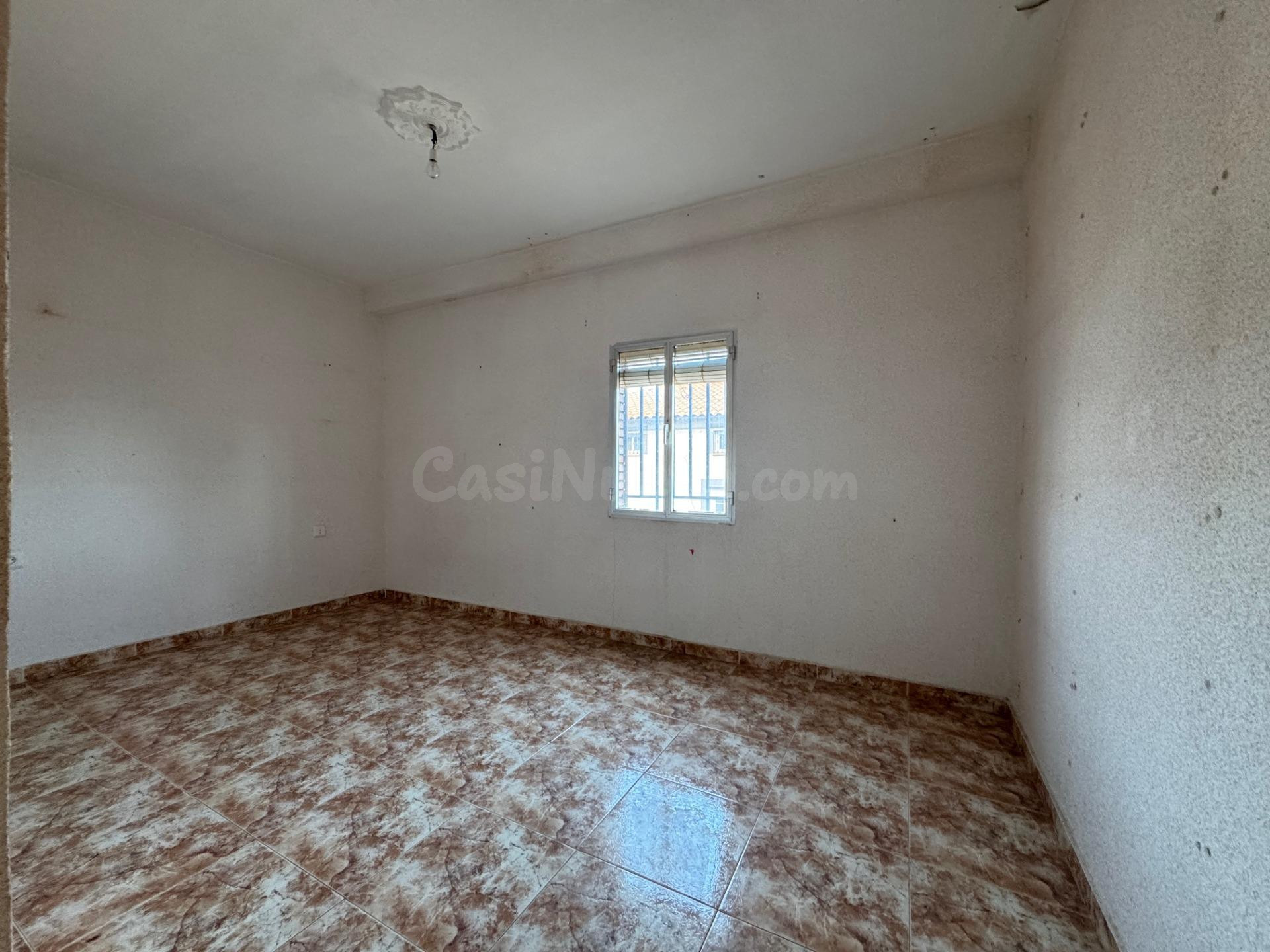 CASABANCO VENDE  PISO DE TRES DORMITORIOS EN HERRERA DEL DUQ - foto 4
