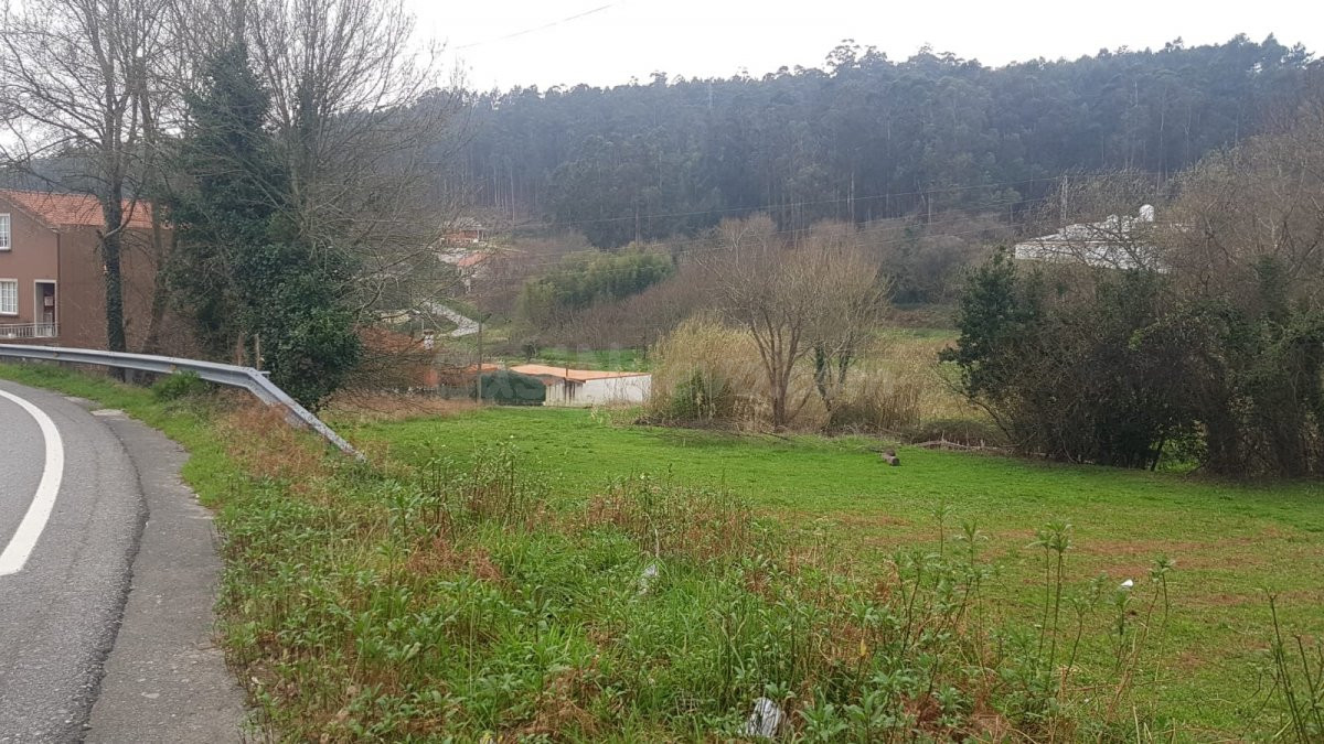 Terreno edificable próximo al centro de Boiro - foto 5