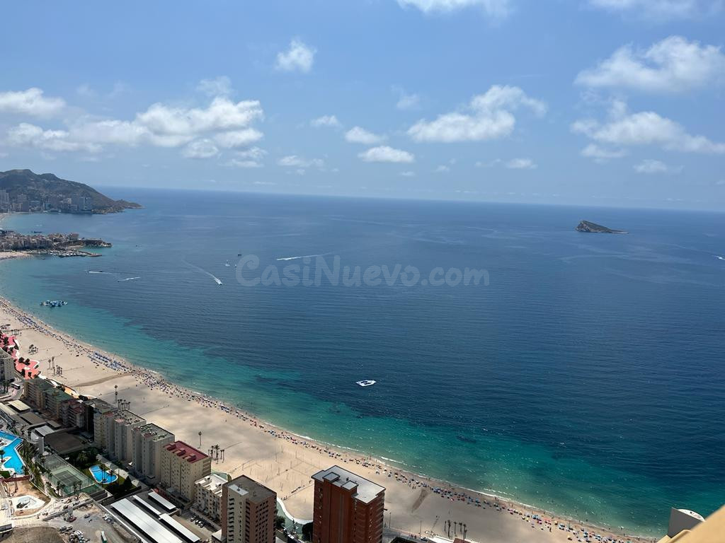 Se vende preciosos apartamento en Poniente con 2 dormitorios, 1 baño, parking y trastero