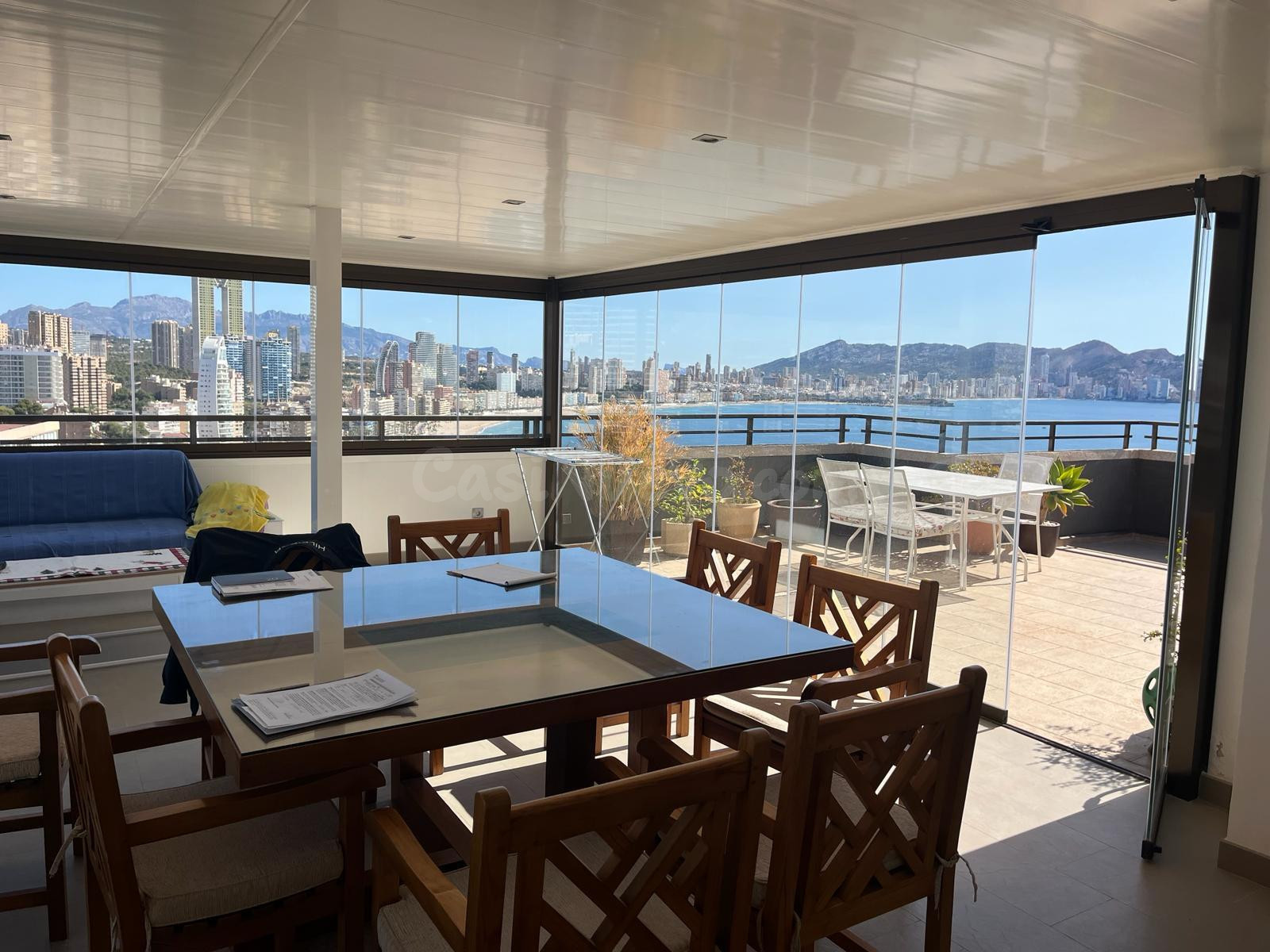 Se vende impresionante Atico de 2 dormitorios con vistas al mar con garaje y trastero