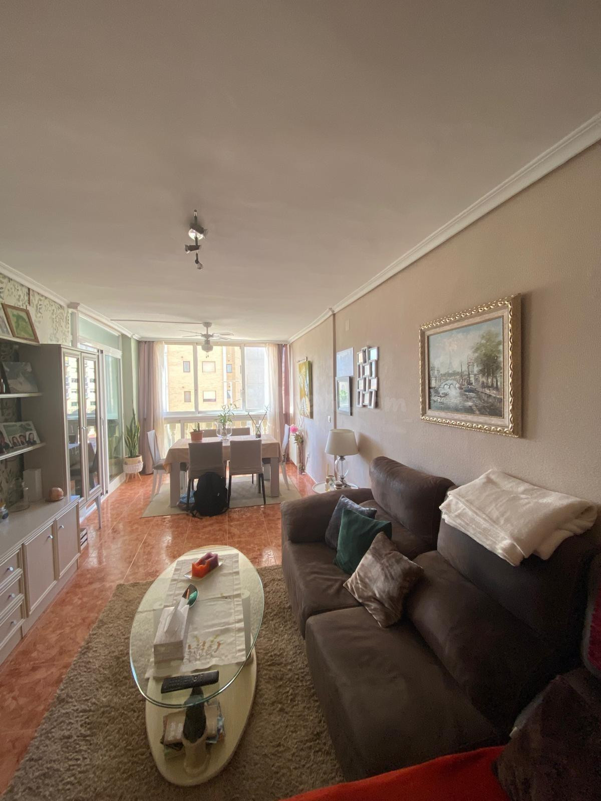 SE VENDE ADOSADO CON GARAJE- BENIDORM / PONIENTE