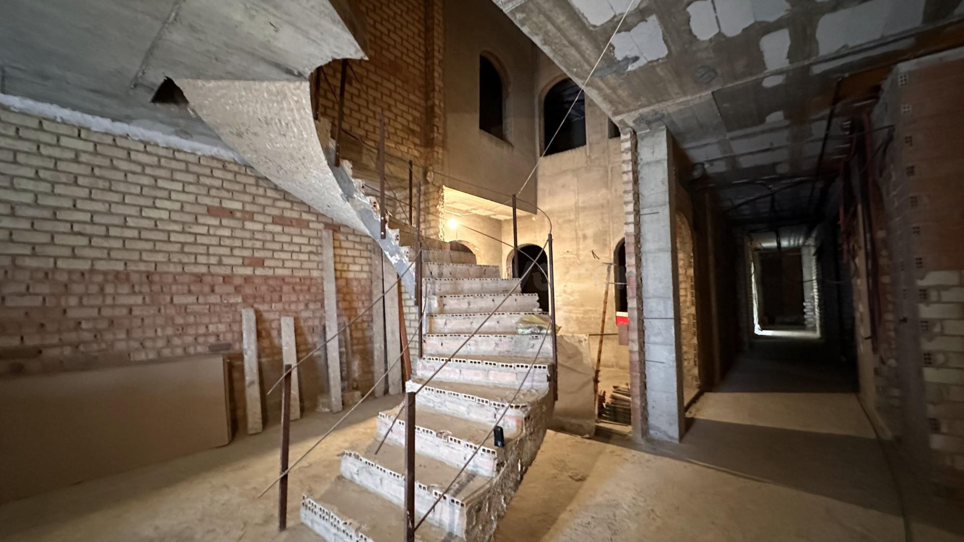 EDIFICIO EN CONSTRUCCIÓN EN EL CENTRO DE BOLLULLOS DEL CONDA