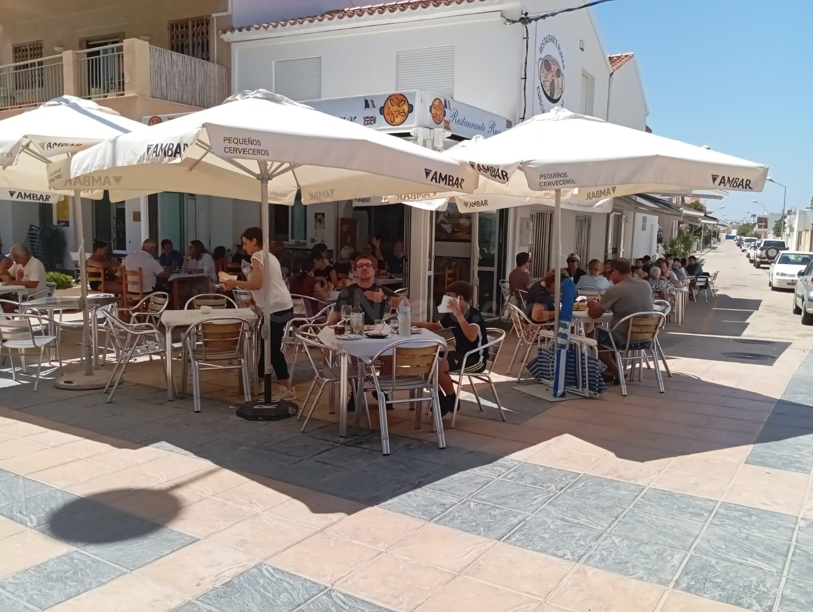 Venta restaurante con licencia de restaurante para entrar ya, y con vivienda en parte superior.