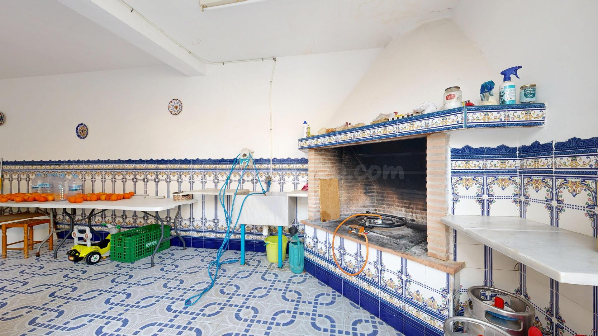 PRECIOSA Y ESPECTACULAR  CASA EN CHIVA  . OJO INVERSORES!!! - foto 3