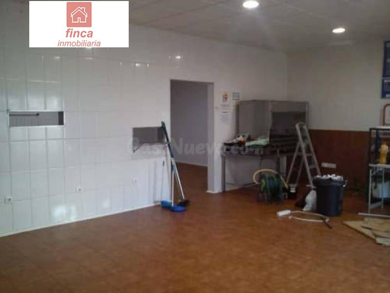PUEBLA DE LA CALZADA, LOCAL EN EL CENTRO, AMPLIO, CON PATIO IDEAL PARA CAFETERIA