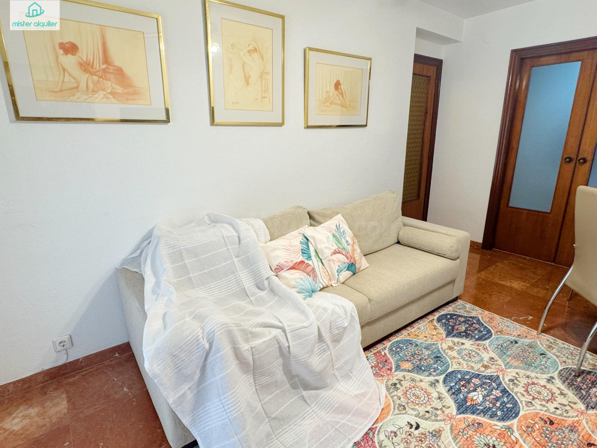 ALQUILER DE VIVIENDA EN URBANIZACIÓN MANZANARES, CON PISCINA, JARDINES, PARKING Y TODOS LOS SERVICIOS A UN PASO DEL MAR