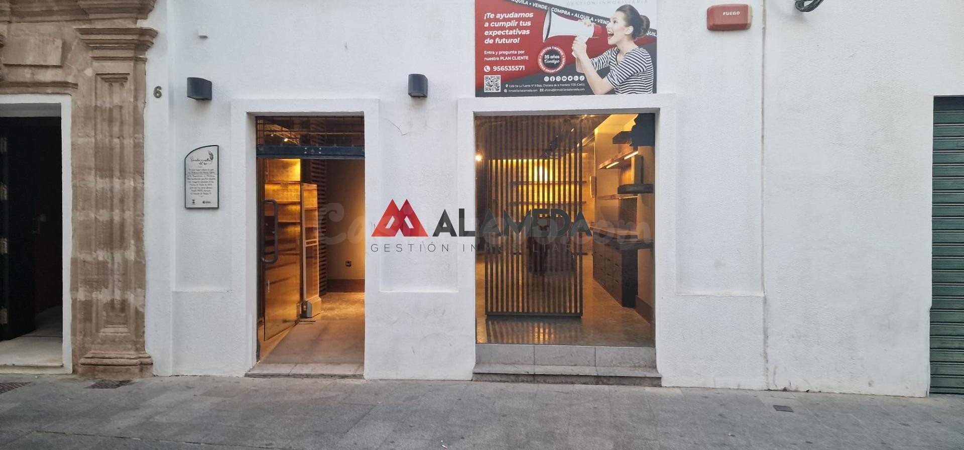 LOCAL COMERCIAL EN CALLE LA FUENTE