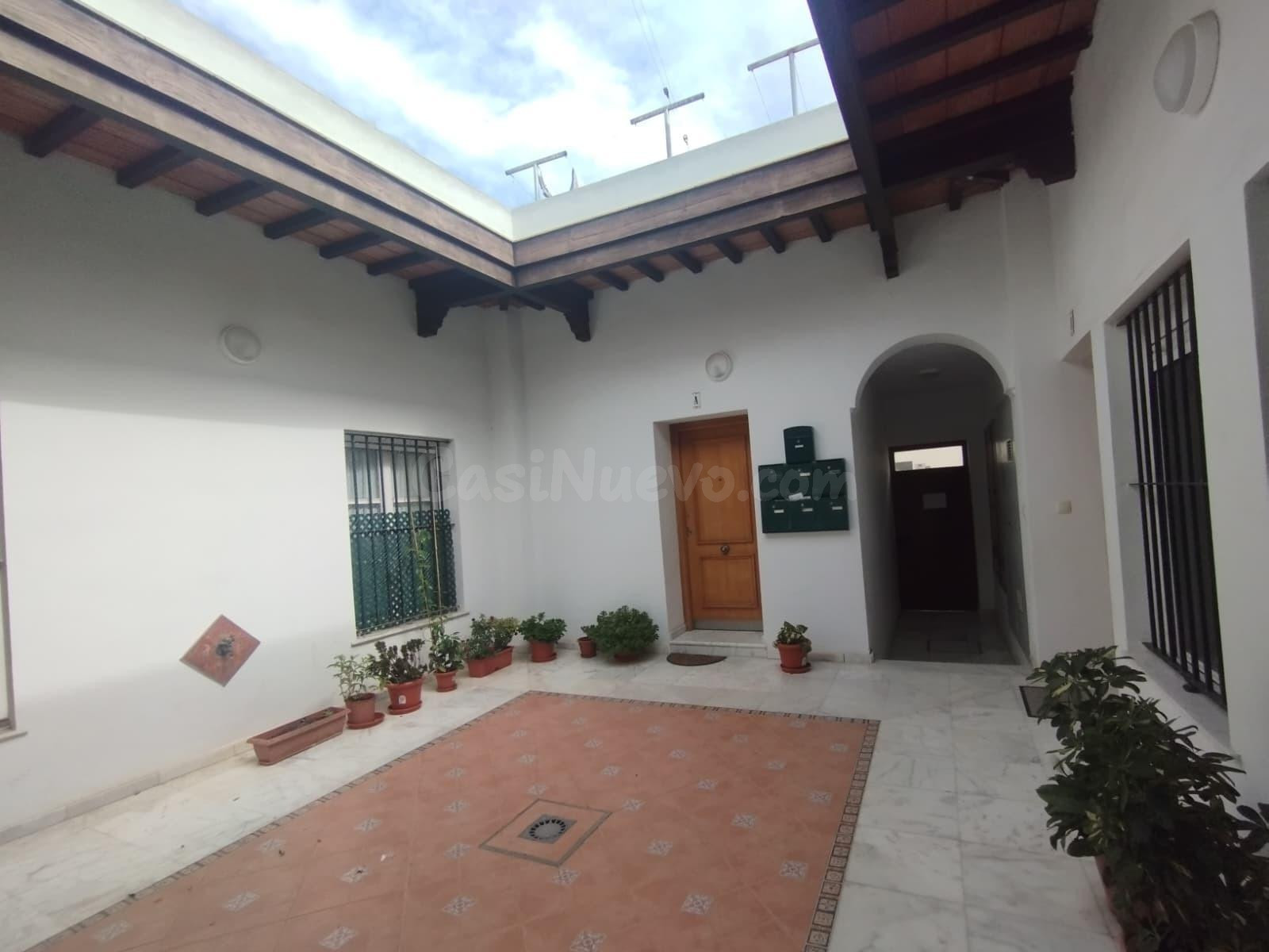 PISO EN VENTA EN EL CENTRO DE SAN FERNANDO CON PATIO PRIVADO