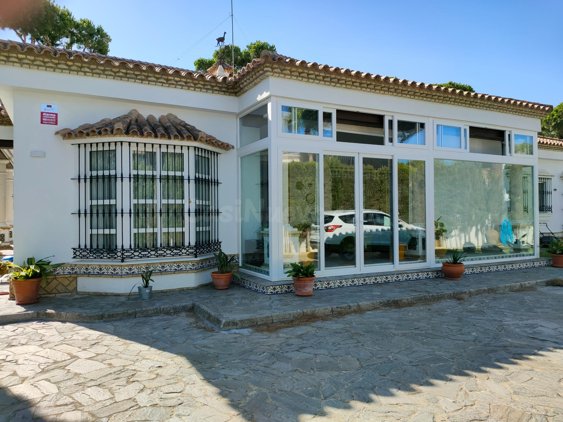 Fantástico chalet en Costa de Sancti Petri, a solo 350 metros del mar.