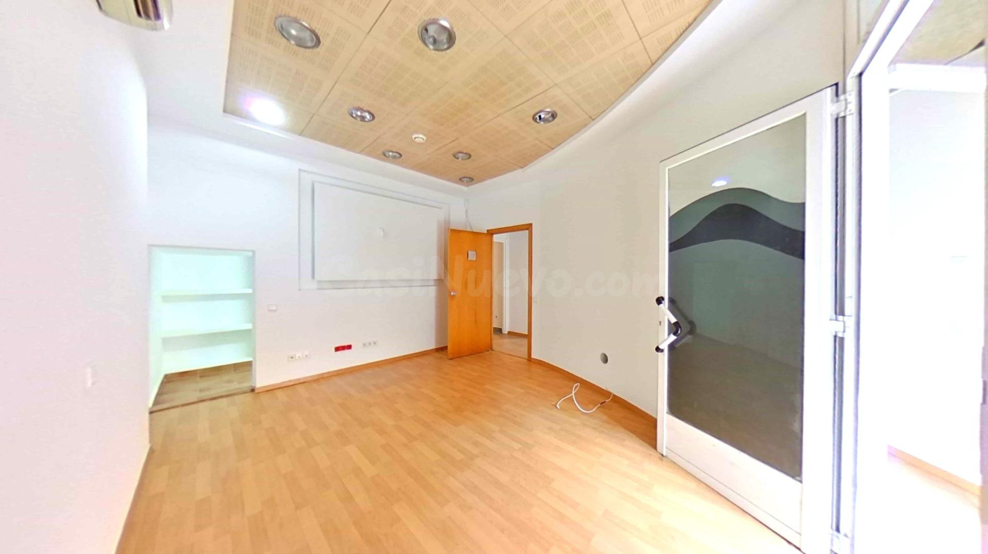 Local en venta en Calle de Schubert
