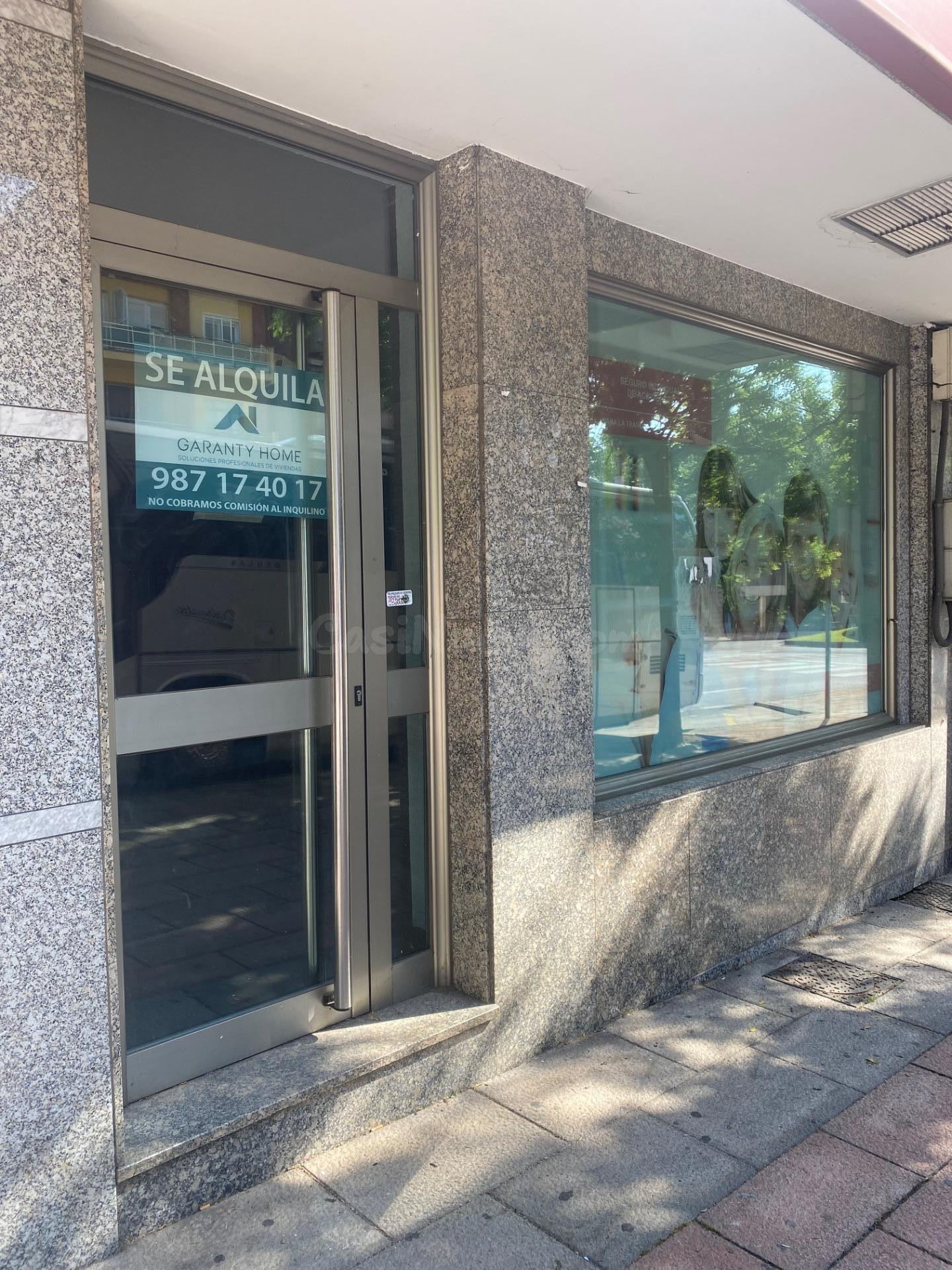 ALQUILER: Amplio Local Comercial en Alquiler en la Zona Alta de Ponferrada