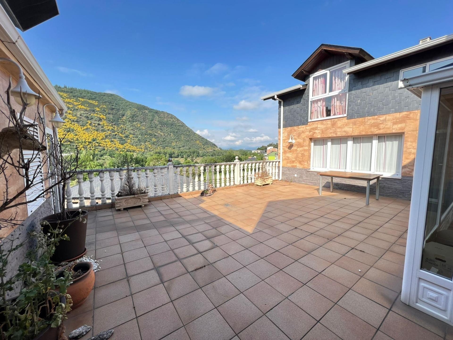 Espectacular Piso Ático con Terraza de 100m2, garaje y trastero