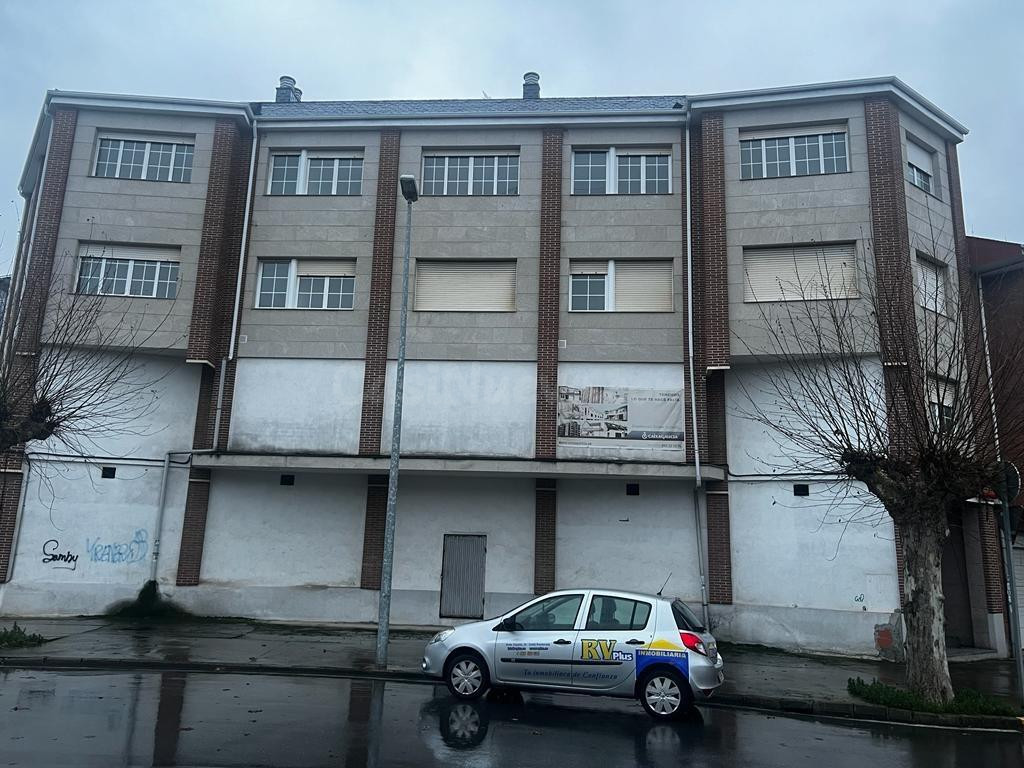 EDIFICIO EN CUATROVIENTOS