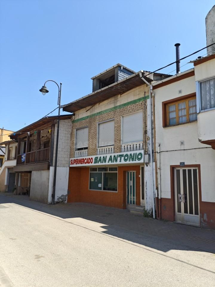 Venta Edificación con Negocios