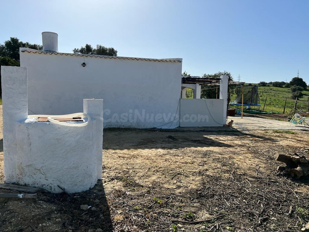 CASA ANTIGUA EN PARCELA RÚSTICA